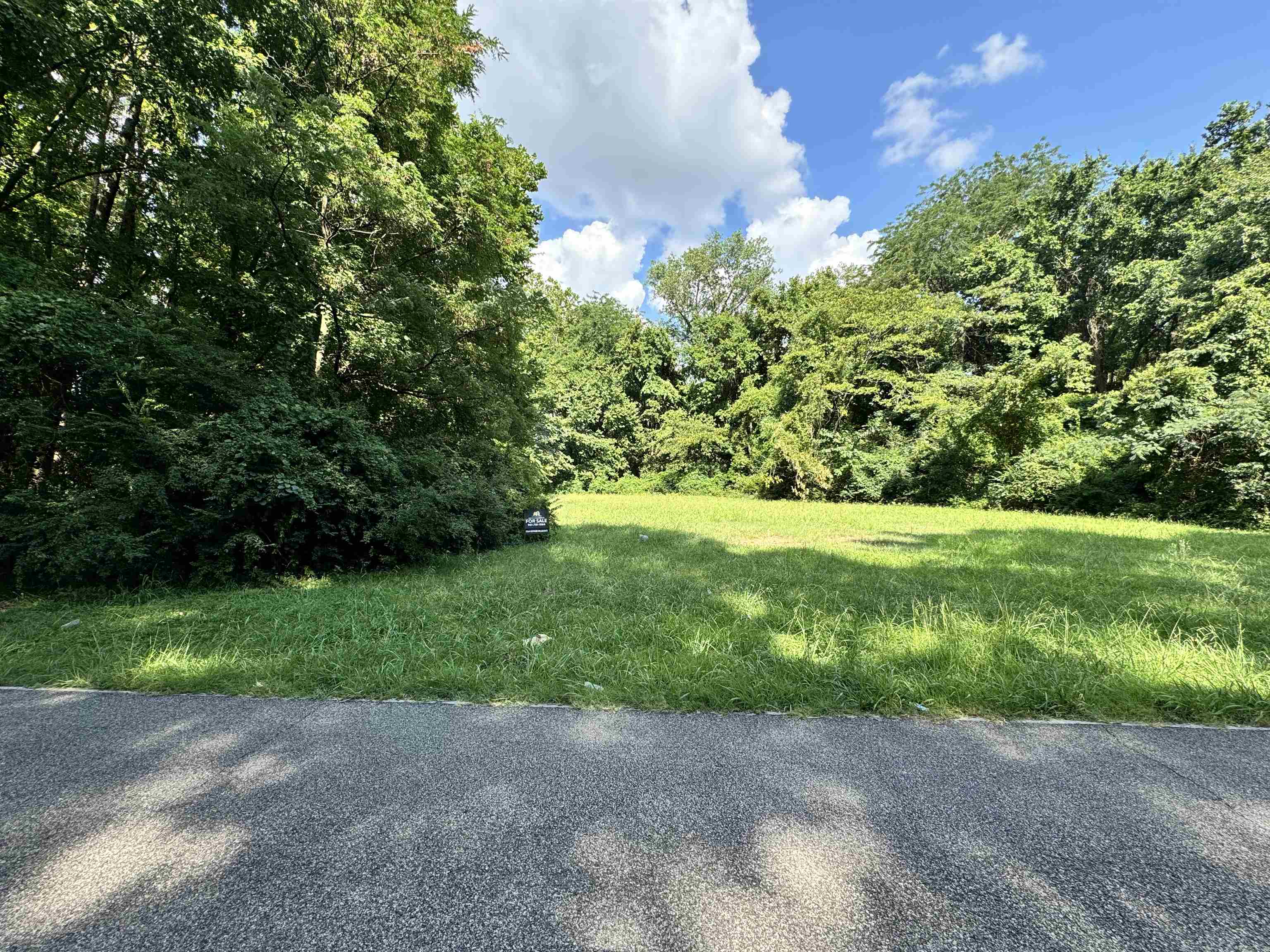 Auburn Dr Property Photo 1