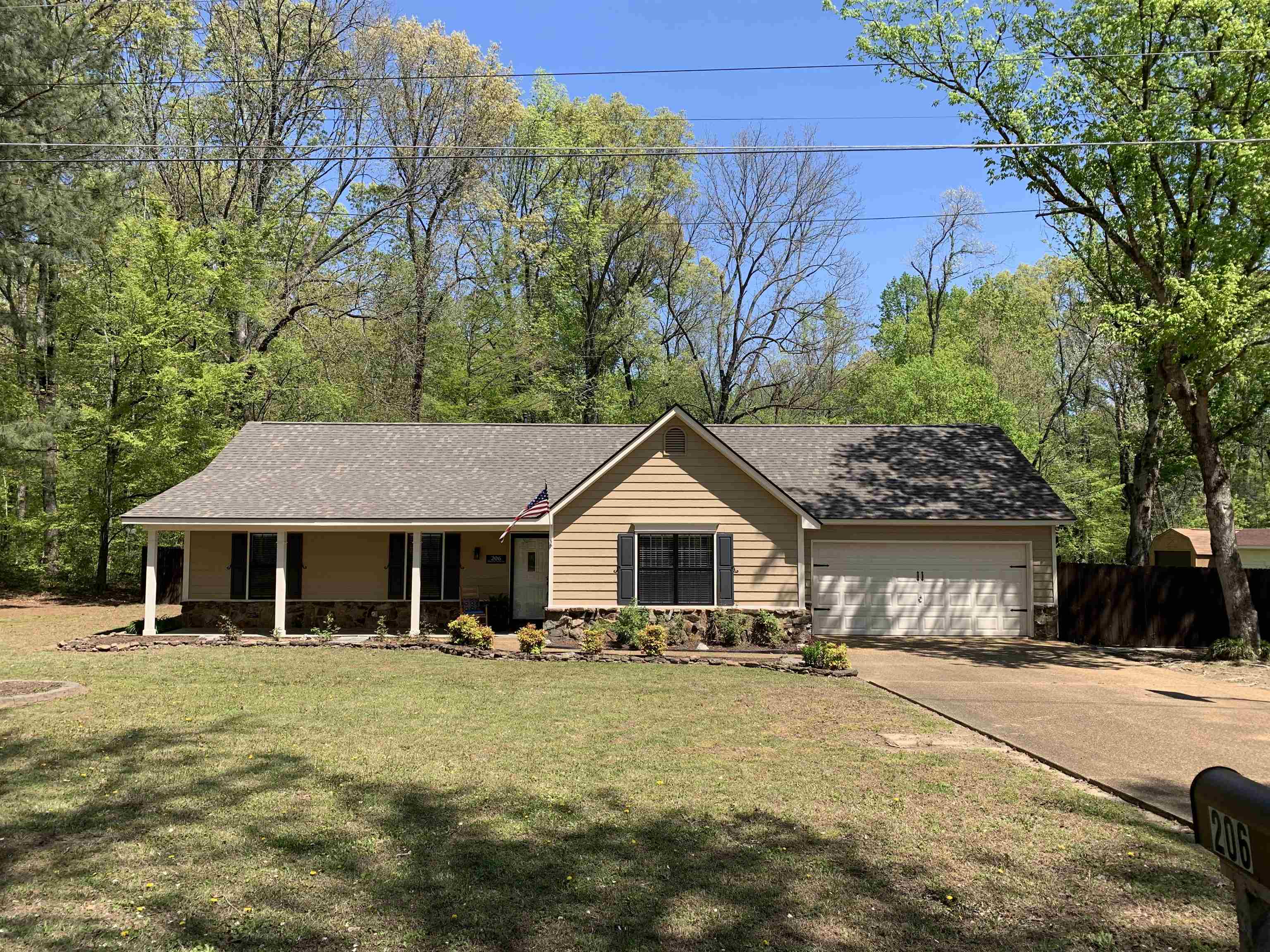 206 Walker Field Ln Property Photo 1