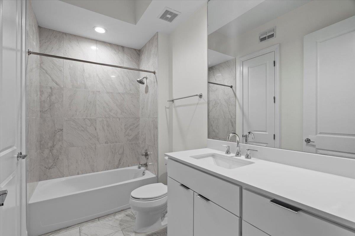 717 Riverside Dr 906 Property Photo 14