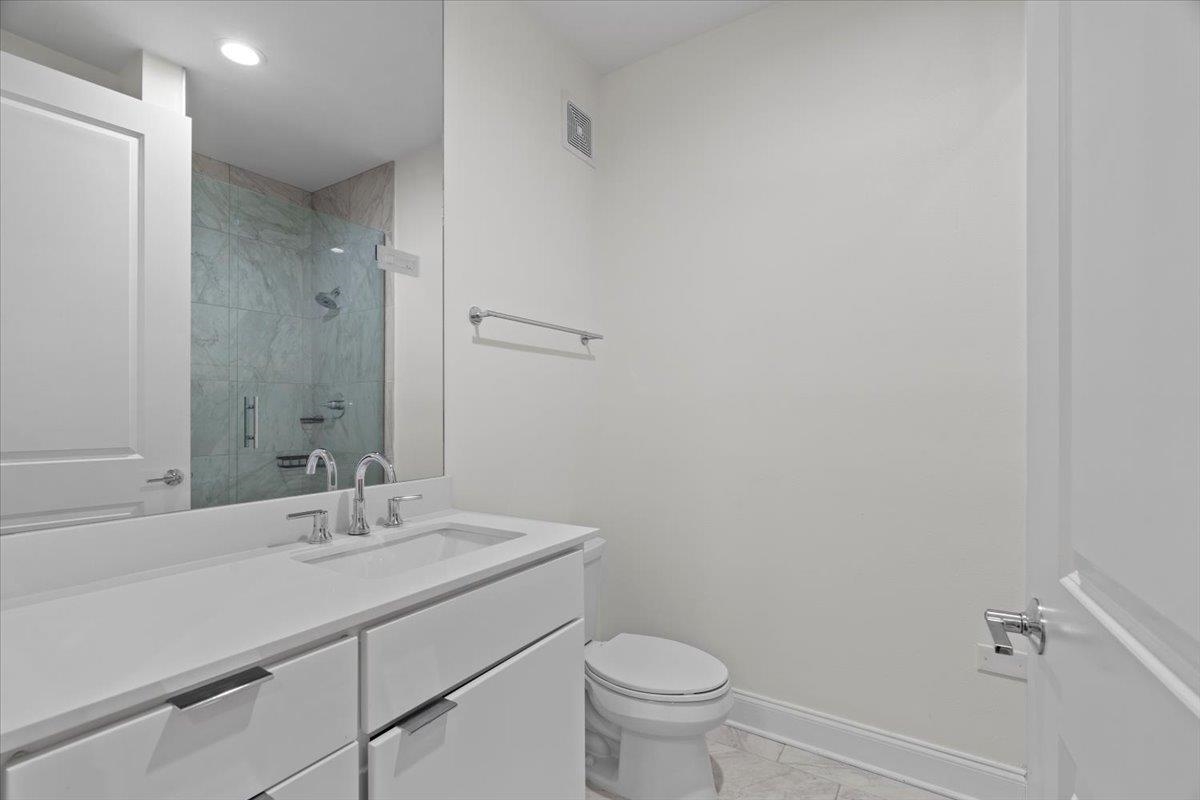 717 Riverside Dr 906 Property Photo 15