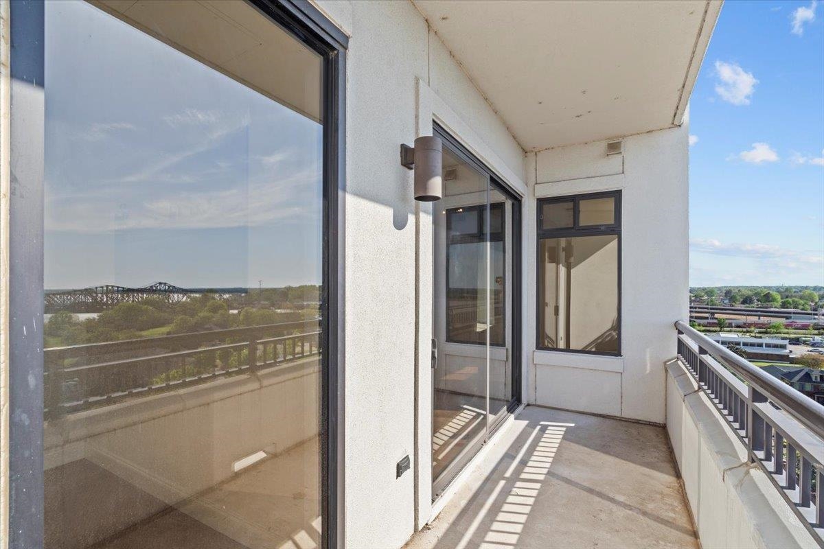 717 Riverside Dr 906 Property Photo 19