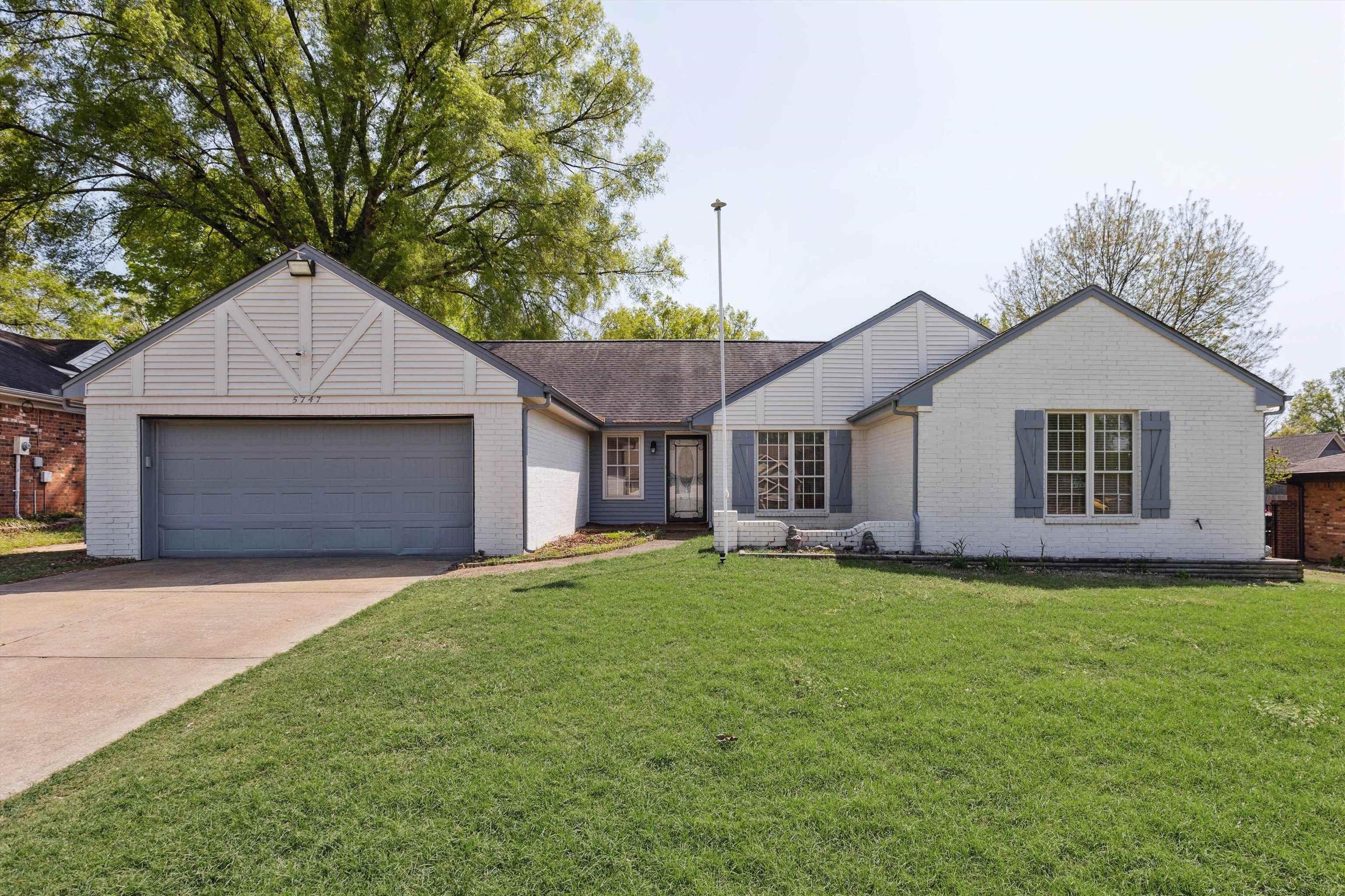 5747 Bartlett Woods Dr Property Photo 1