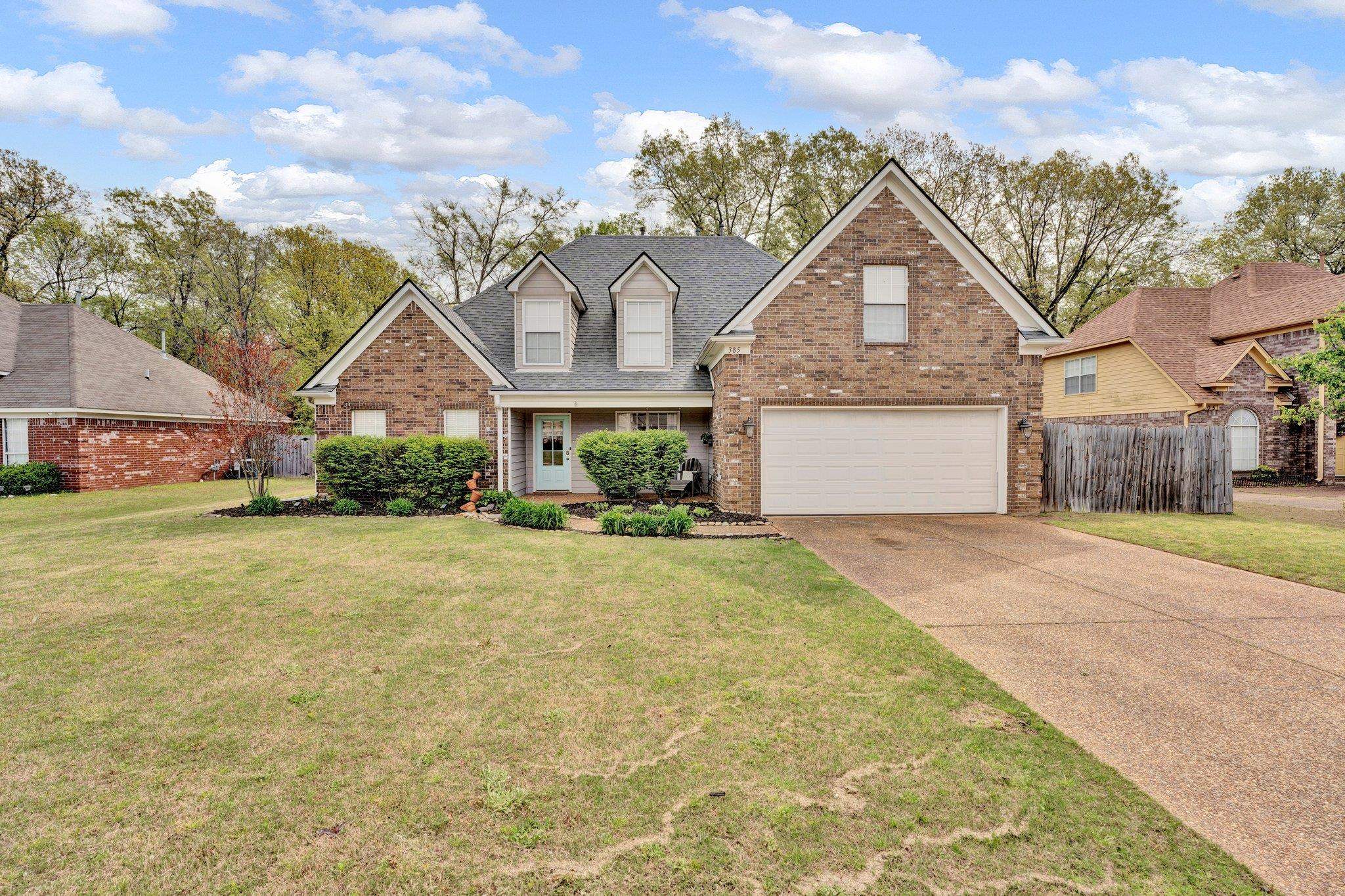385 Tate Dr Property Photo 1
