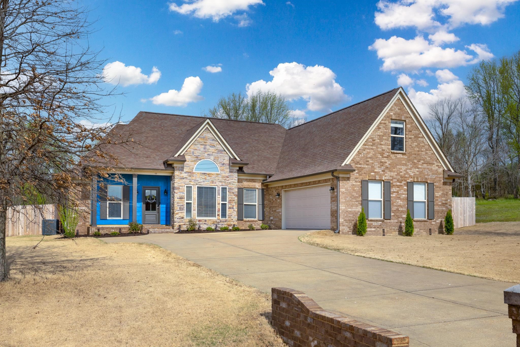 44 Christmas Dr Property Photo 1
