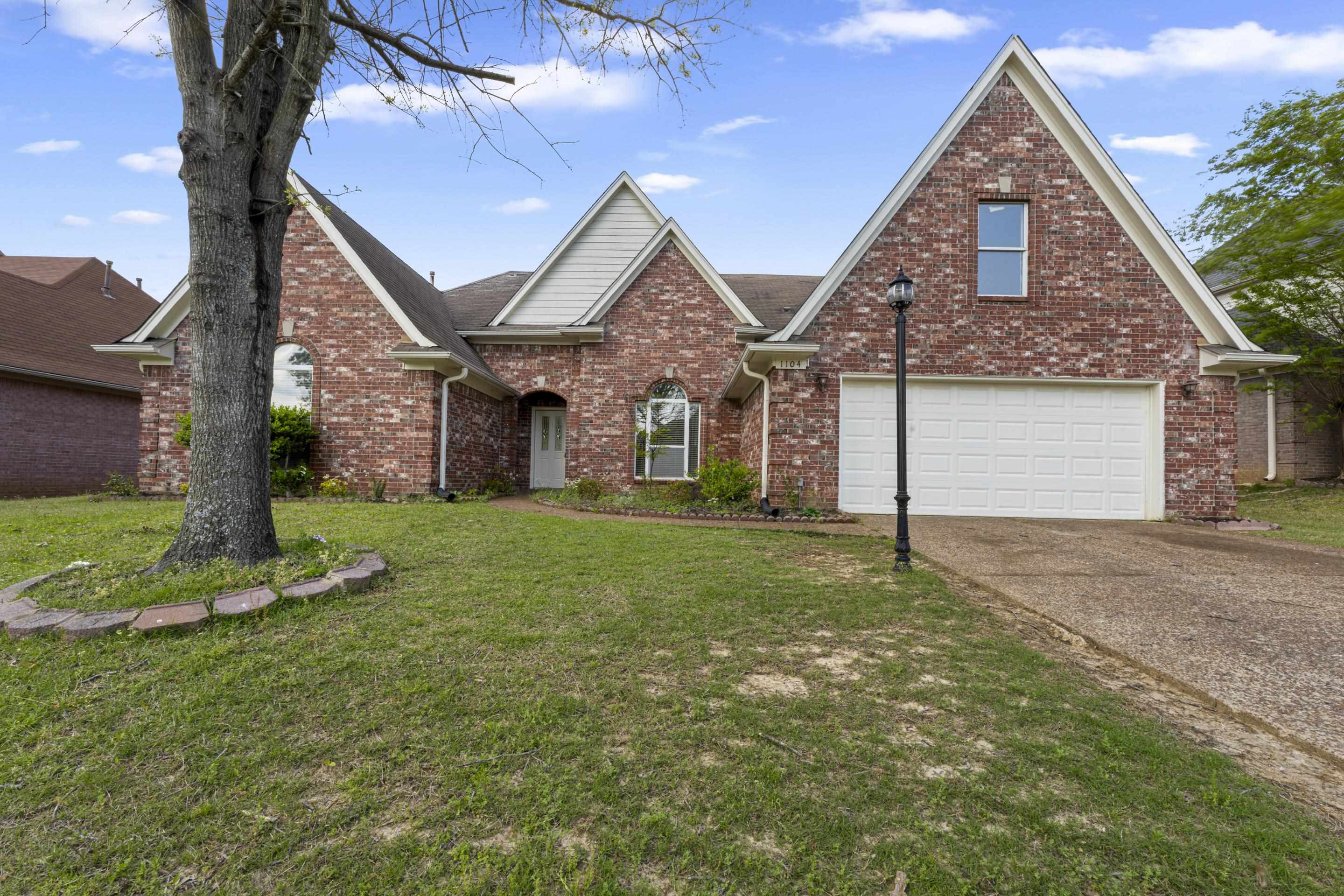 1104 Macon Hall Rd Property Photo 1