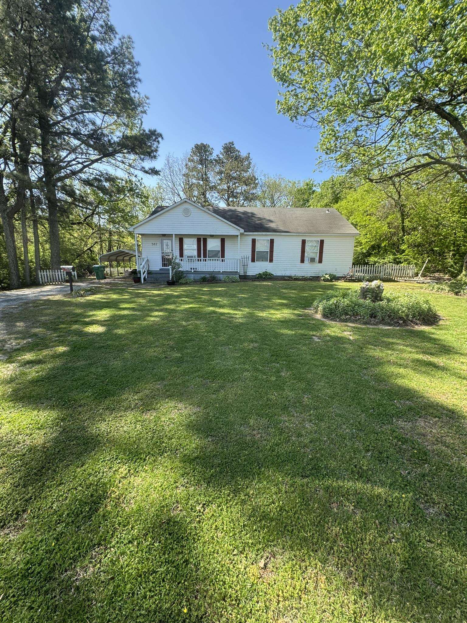 587 Munford Ave Property Photo 1