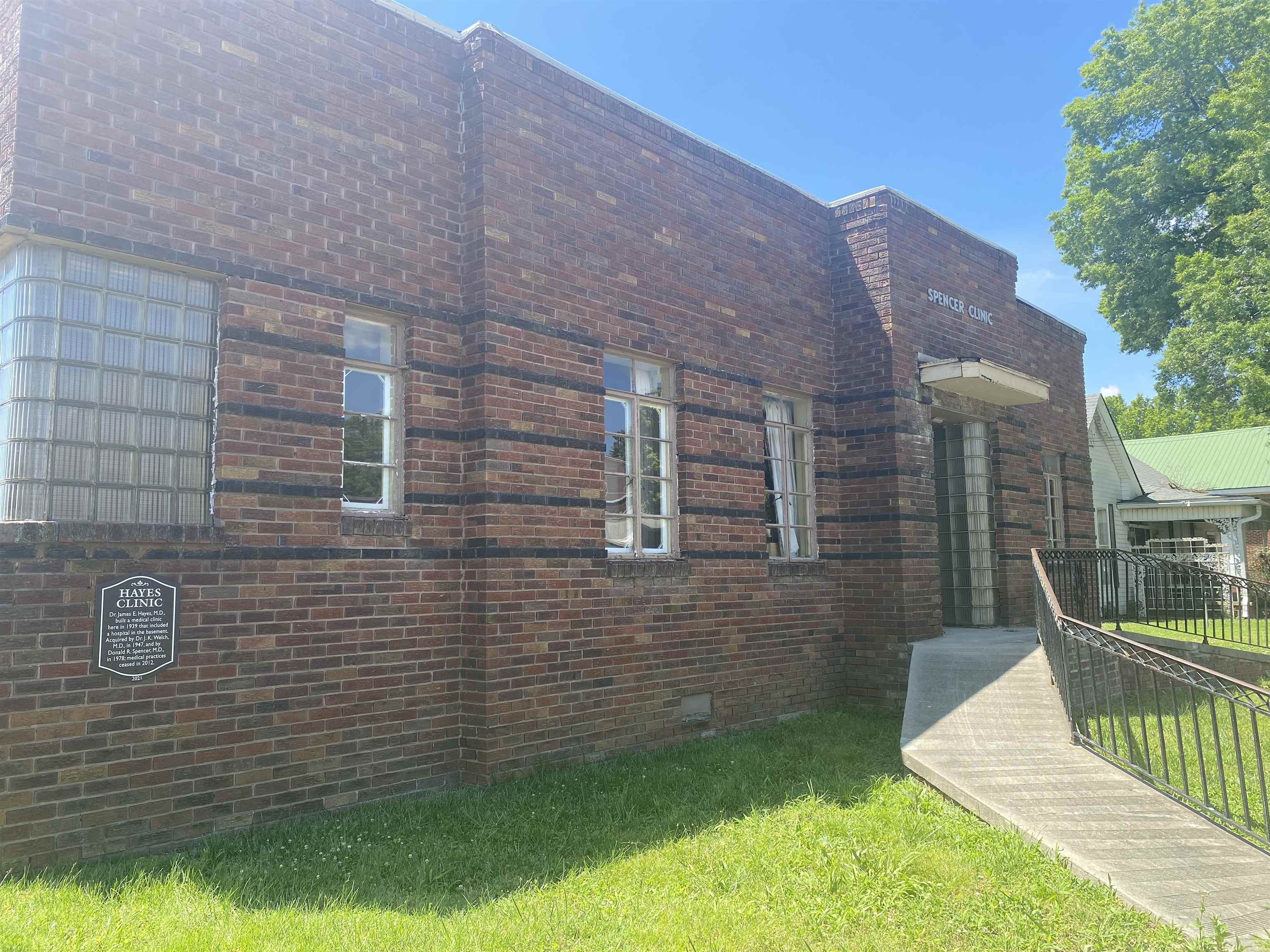 107 N LAFAYETTE AVE Property Photo 1