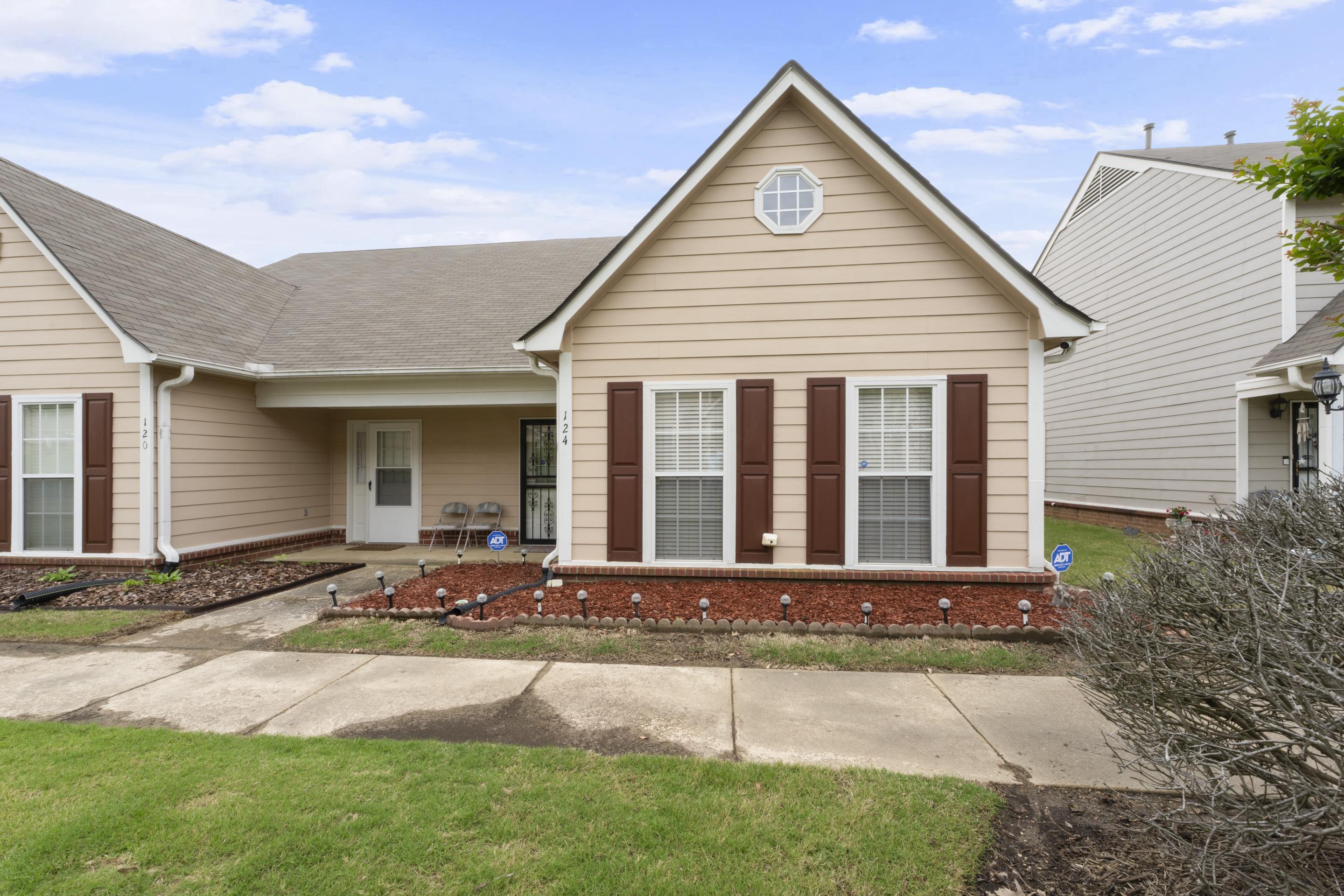 124 Center Springs Dr Property Photo 1