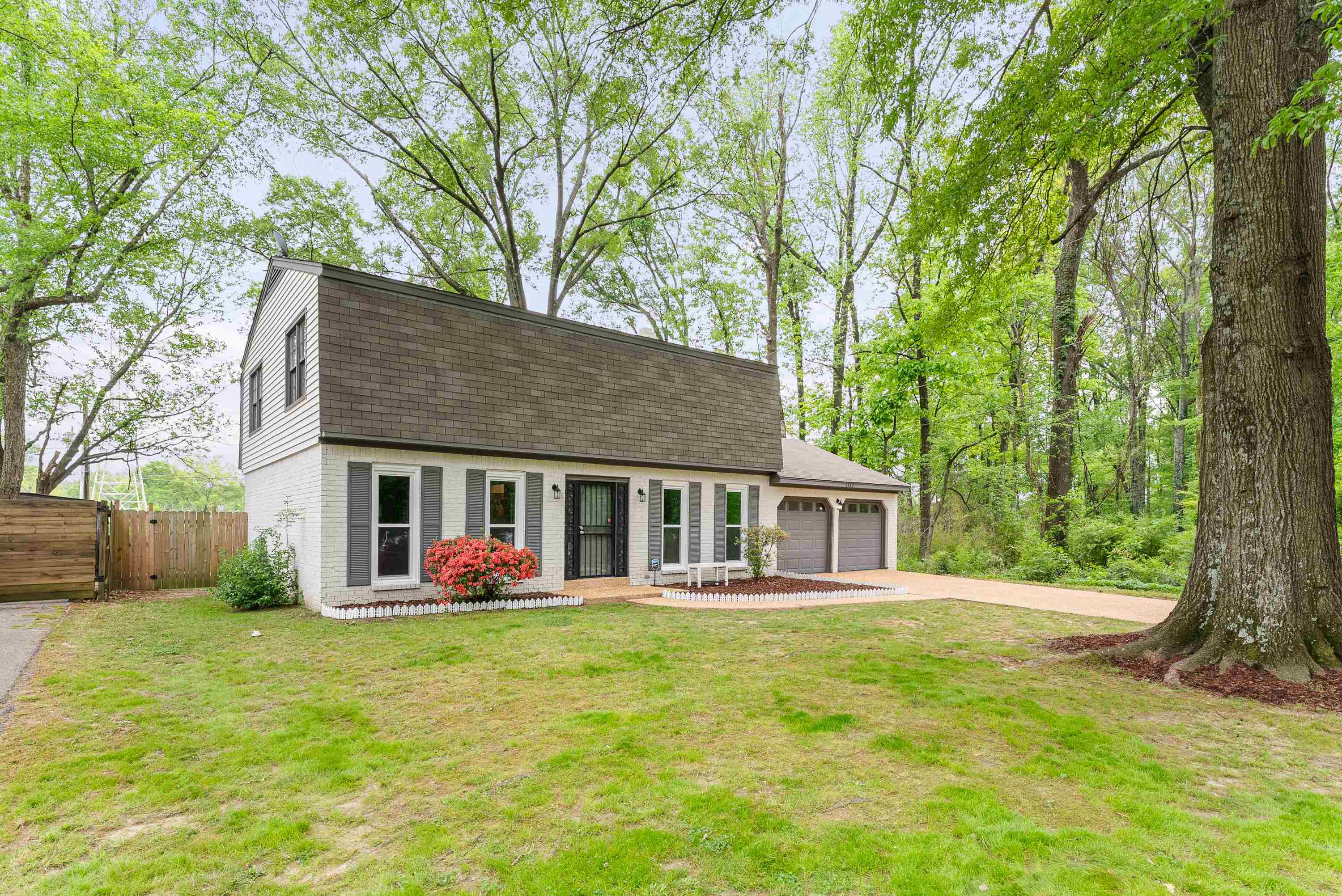 2420 Eastover Dr Property Photo 1