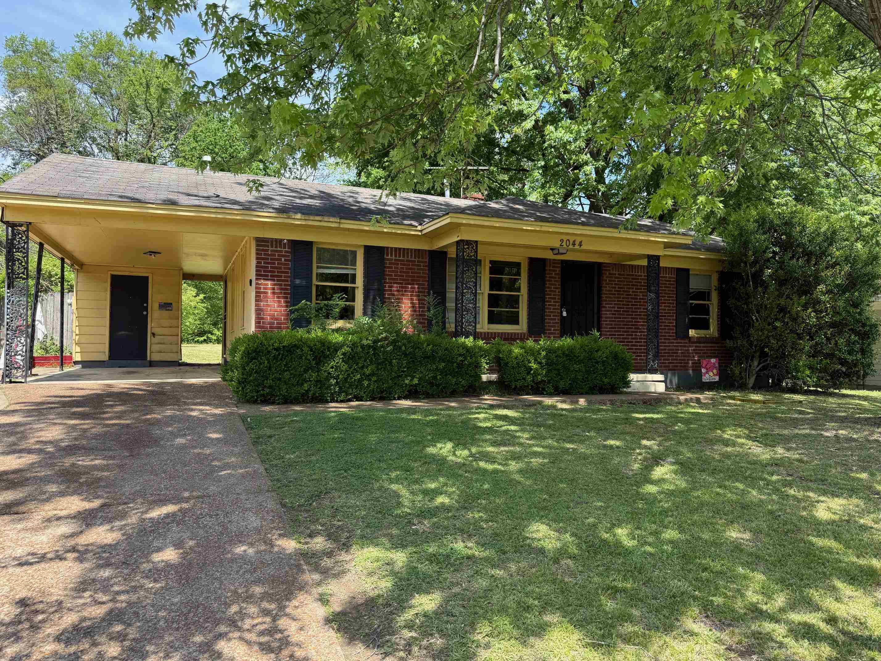 2044 Corning Ave Property Photo 1