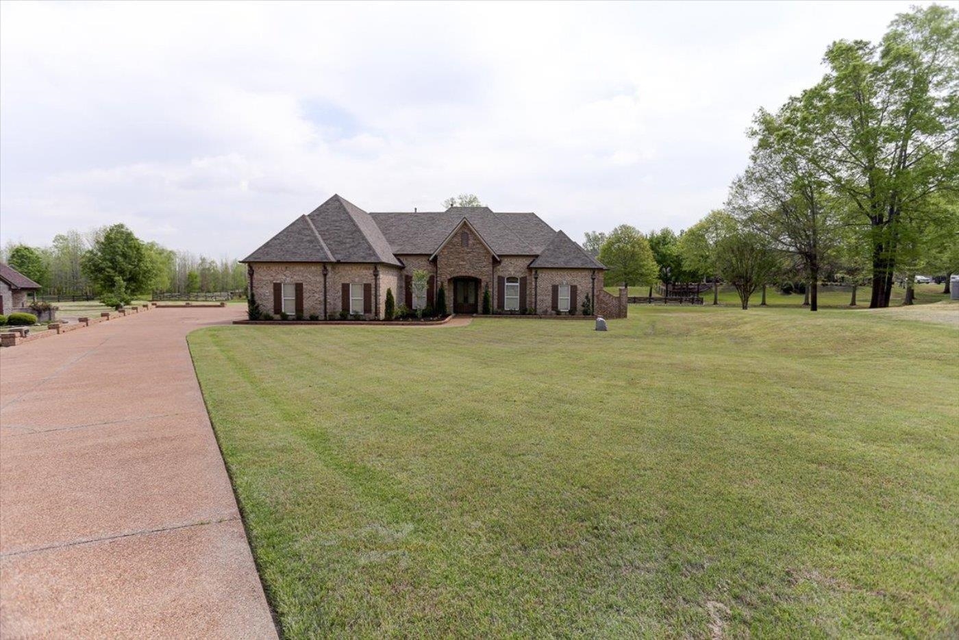 40 Salisbury Cv Property Photo 1