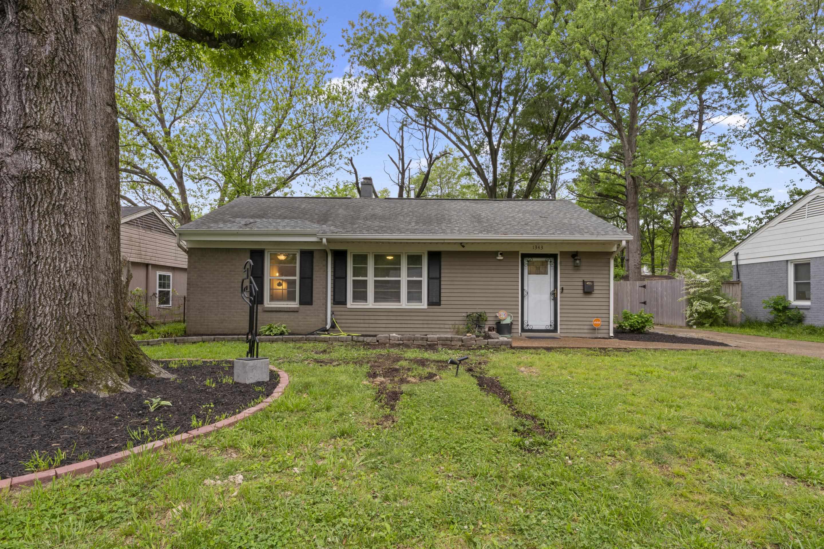 1343 Dearing Rd Property Photo 1