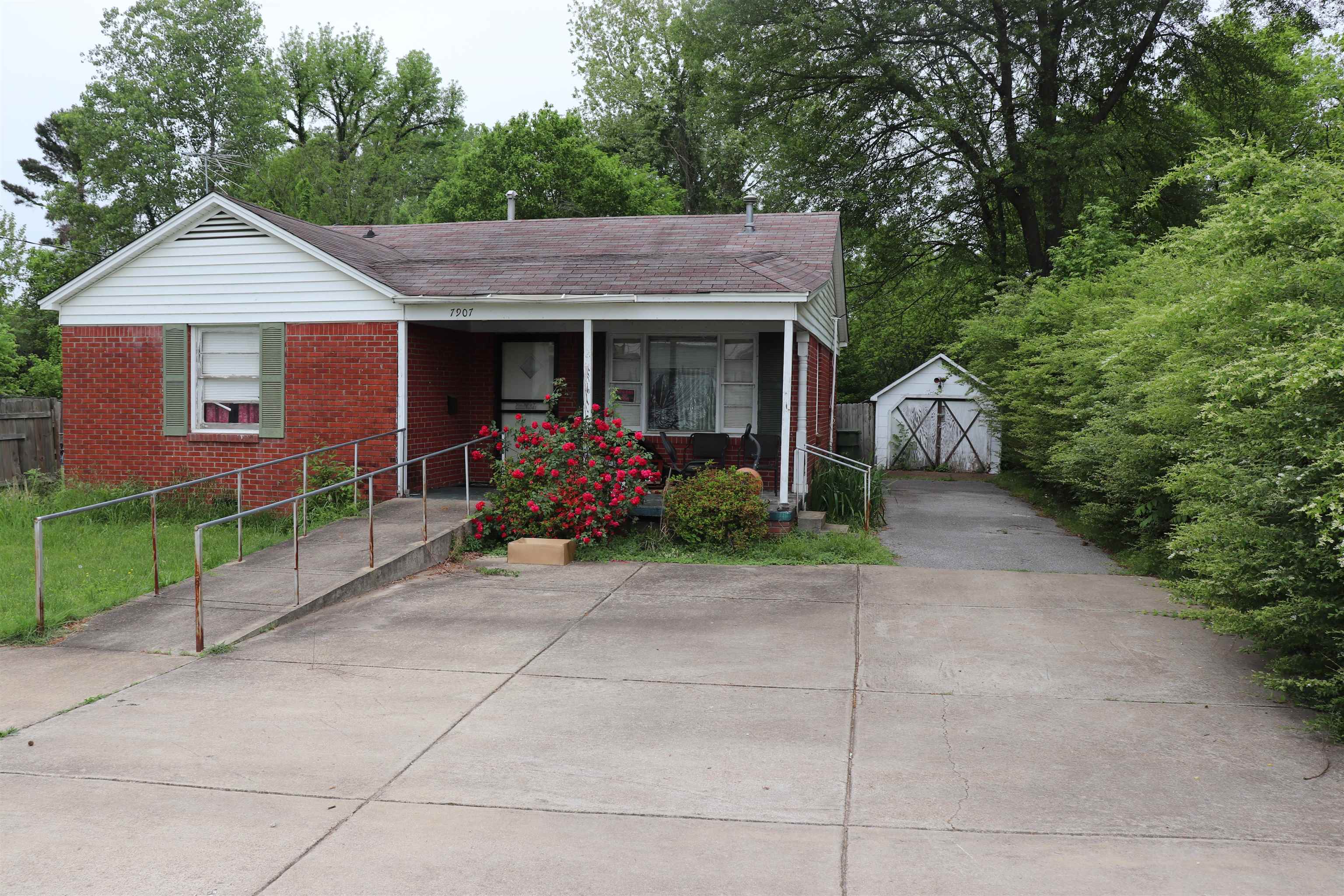 7907 Martha St Property Photo 1