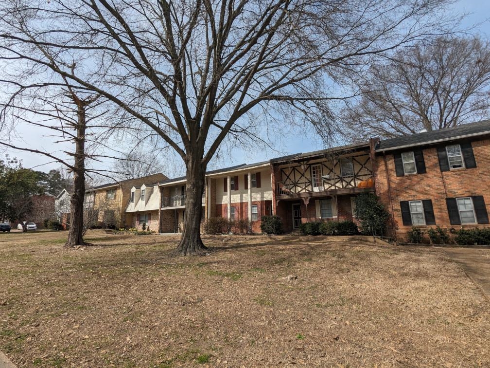 6436 Macon Rd Property Photo 1