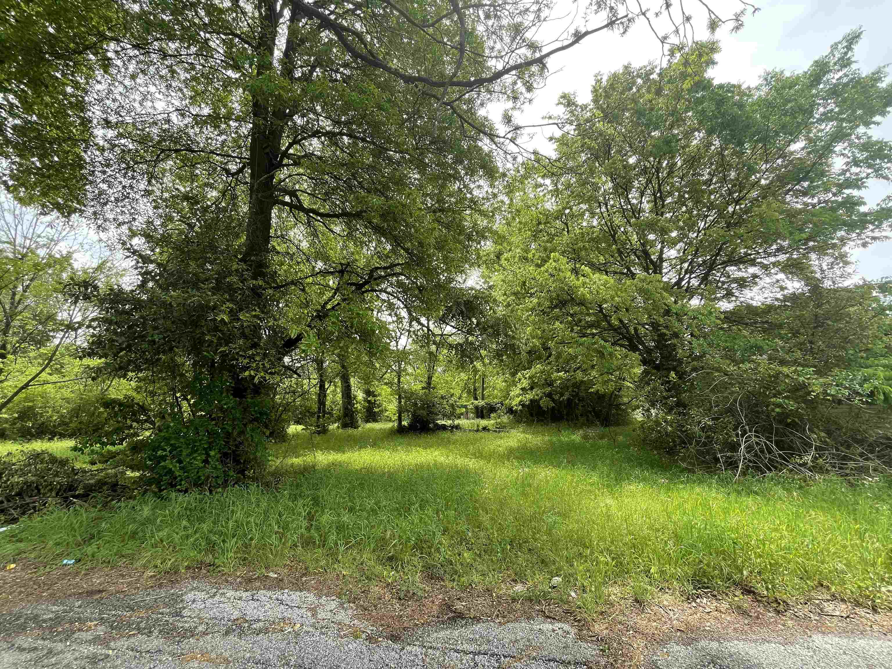 661 Eads Ave Property Photo 1