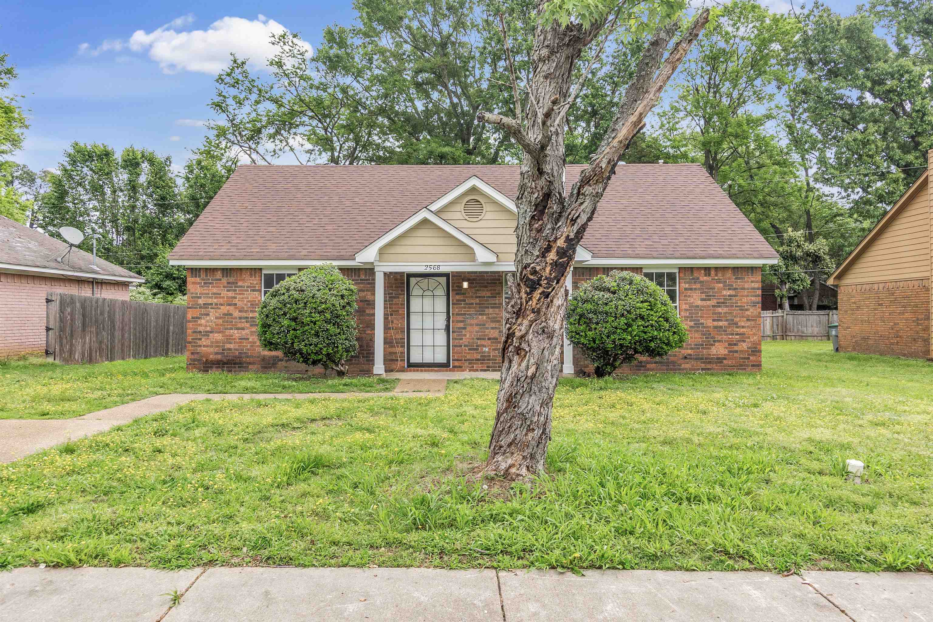 2568 Parkview Dr Property Photo 1
