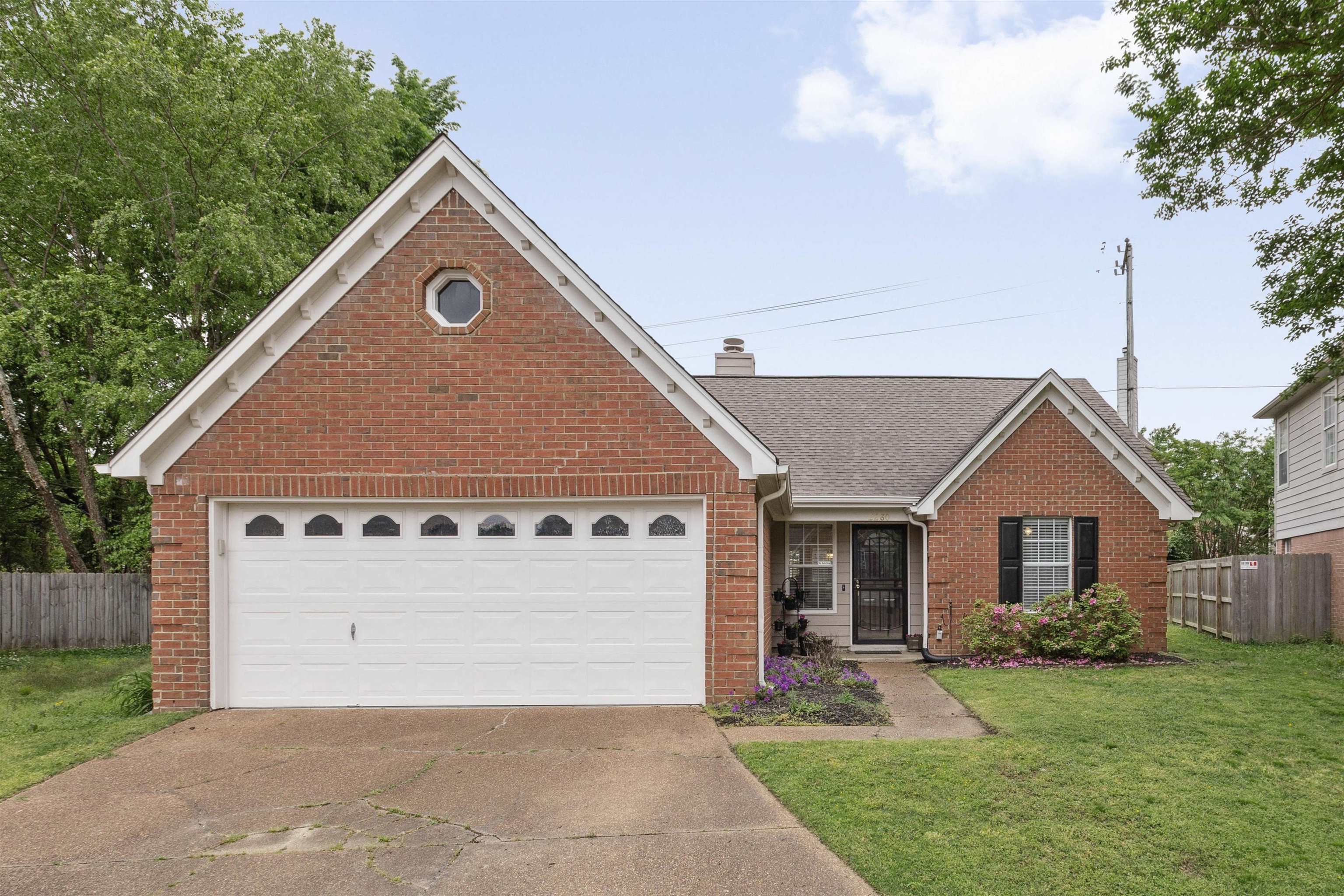 2280 Lakehill Ct Property Photo 1