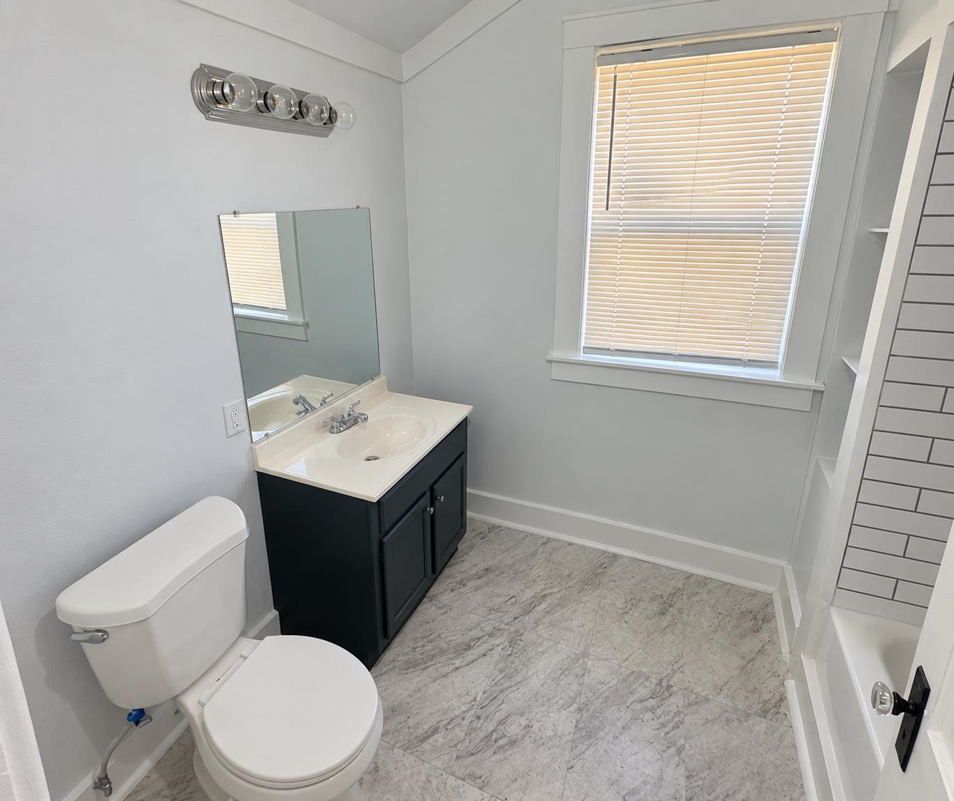 1531 Netherwood Ave Property Photo 4