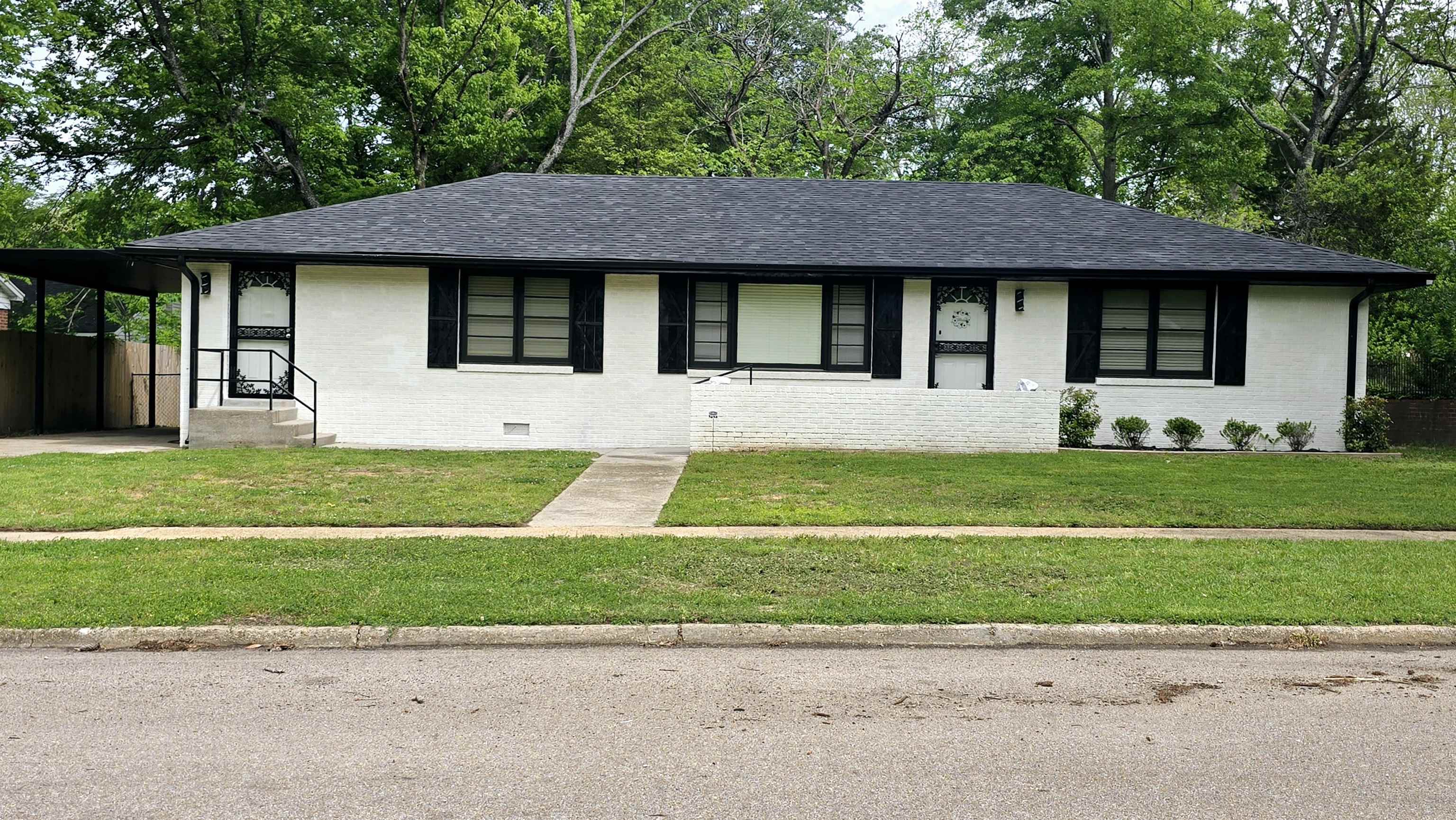 260 Roberts Ave Property Photo 1