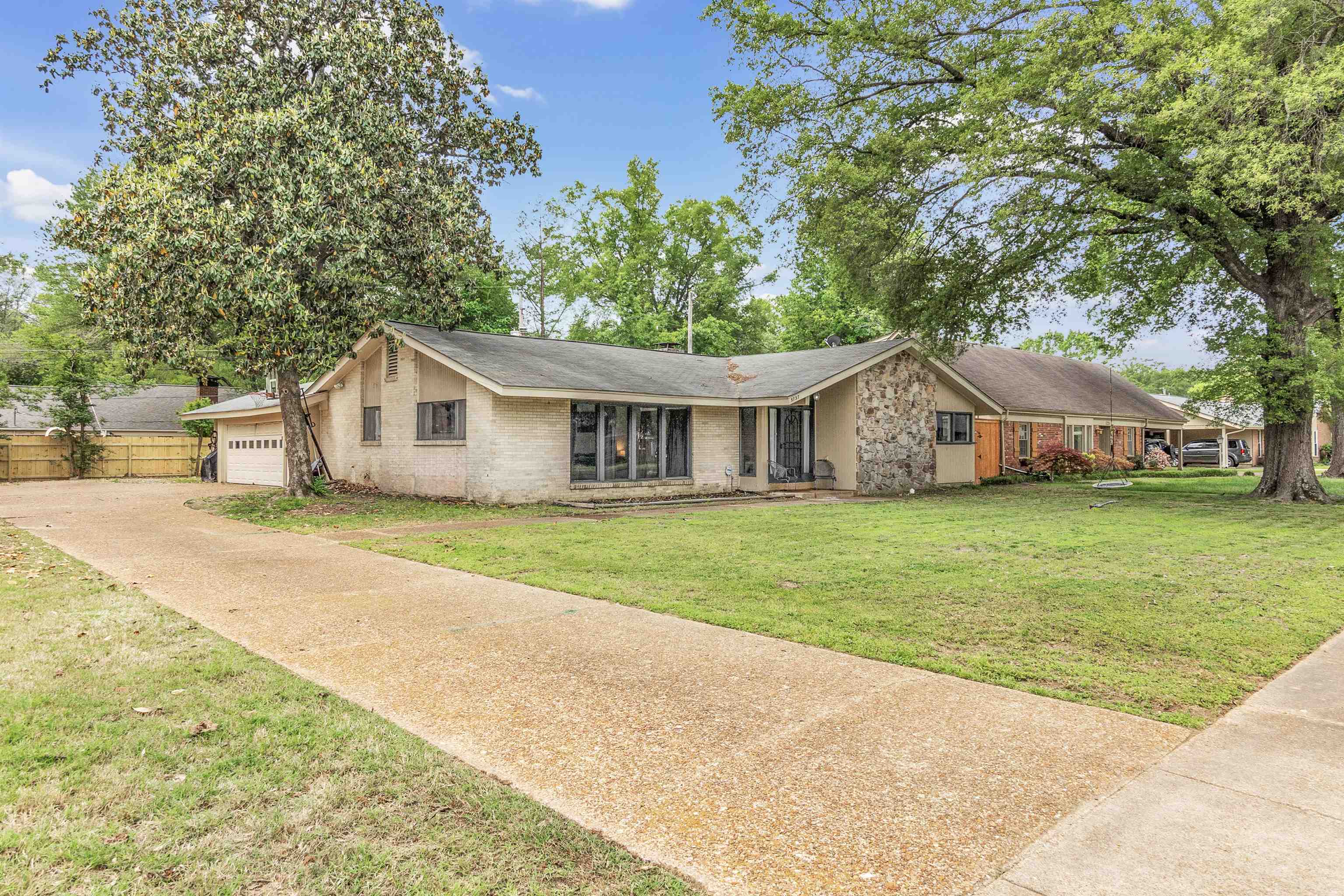 5737 Buxbriar Dr Property Photo 1