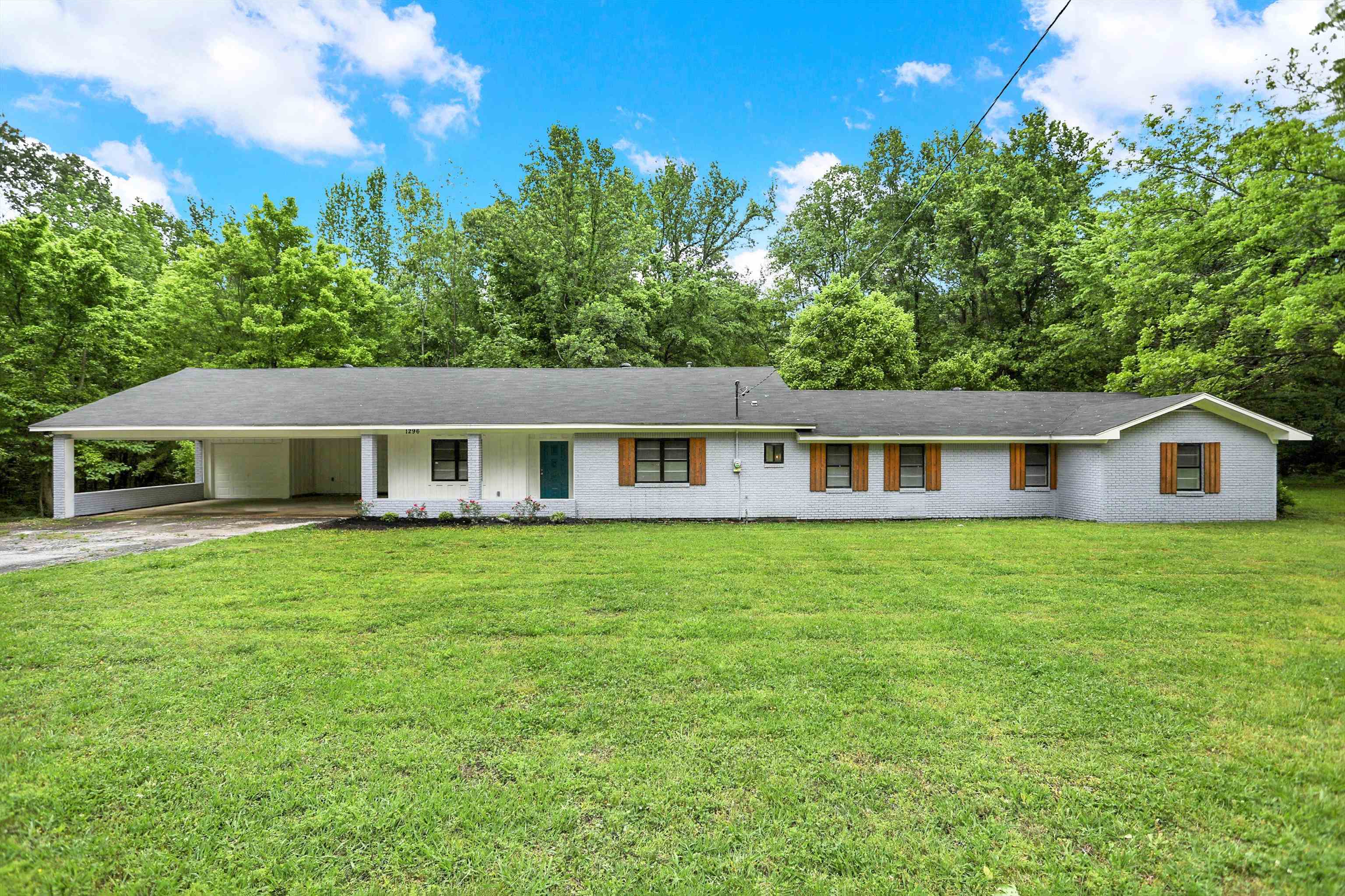 1296 Monasco Rd Property Photo 1