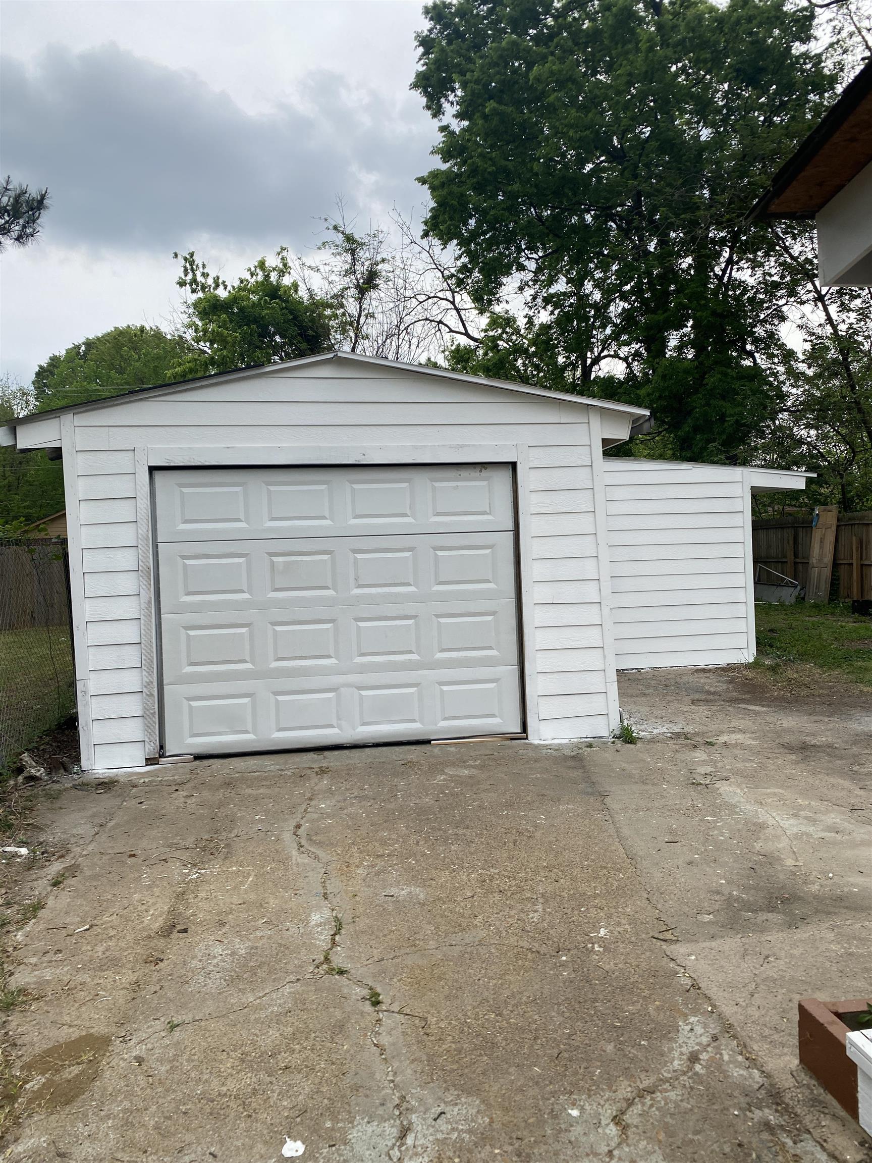 1322 Standridge St Property Photo 14