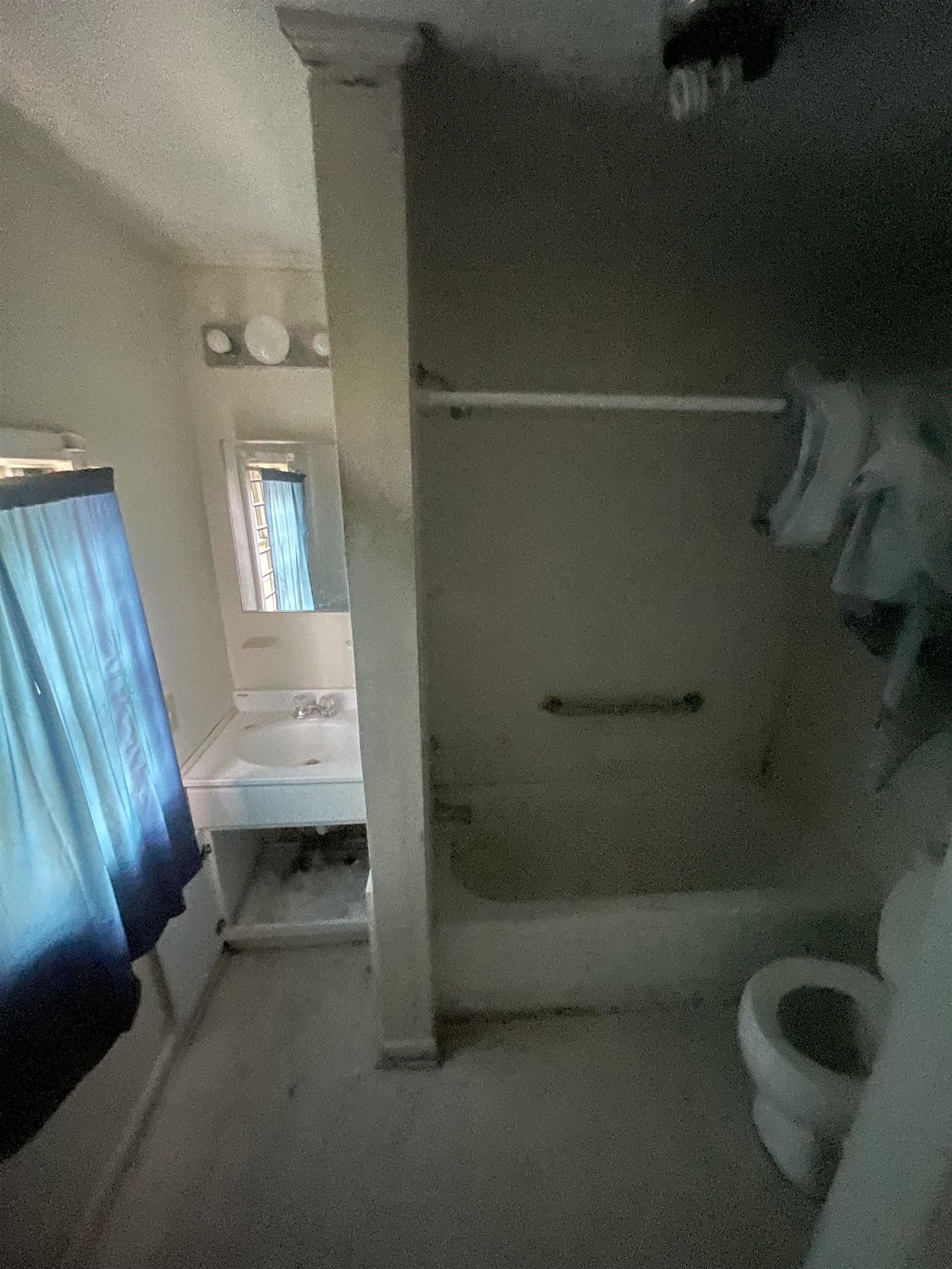 692 Looney Ave Property Photo 4