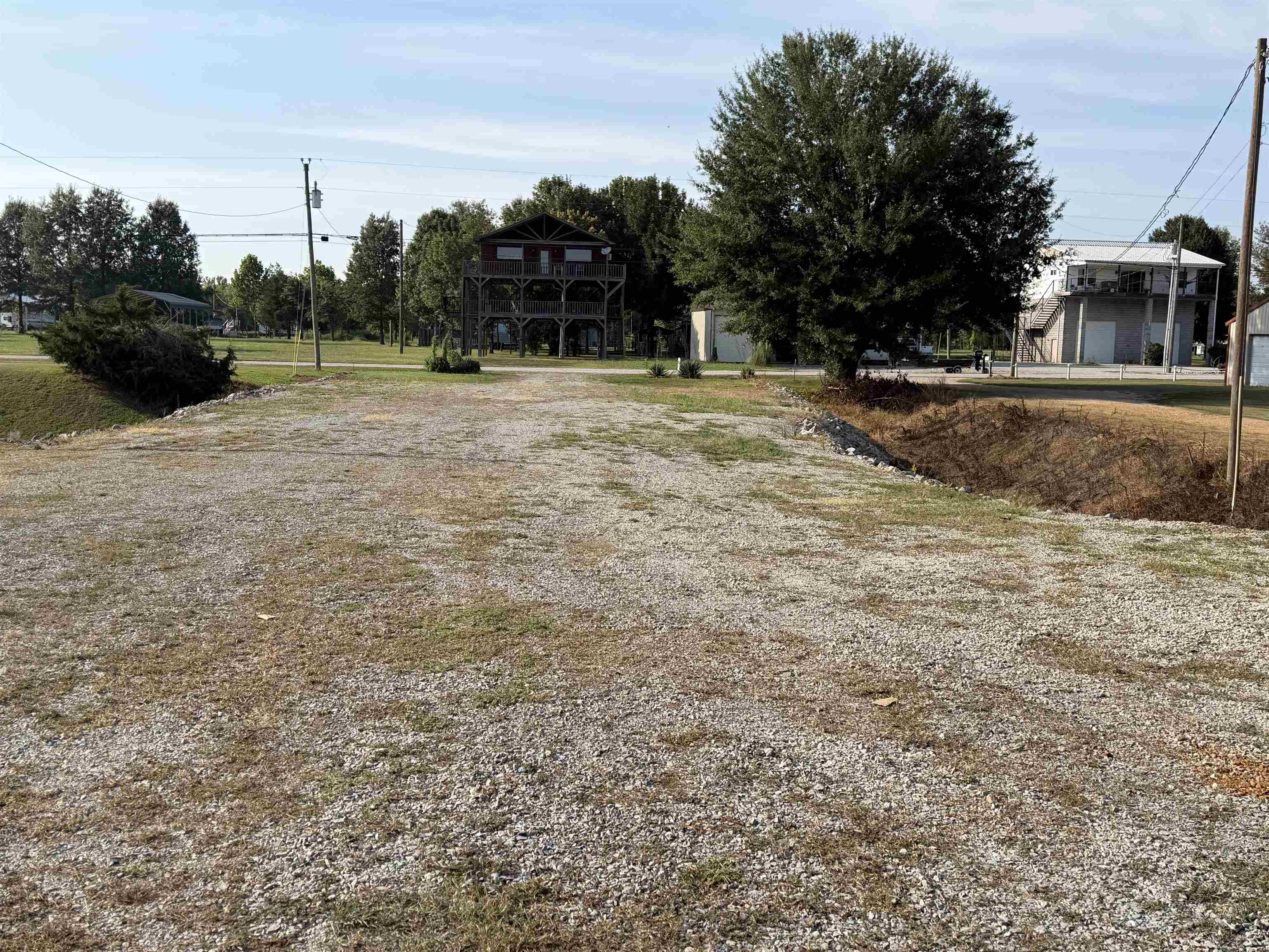 2700 Catfish Ln Property Photo 18