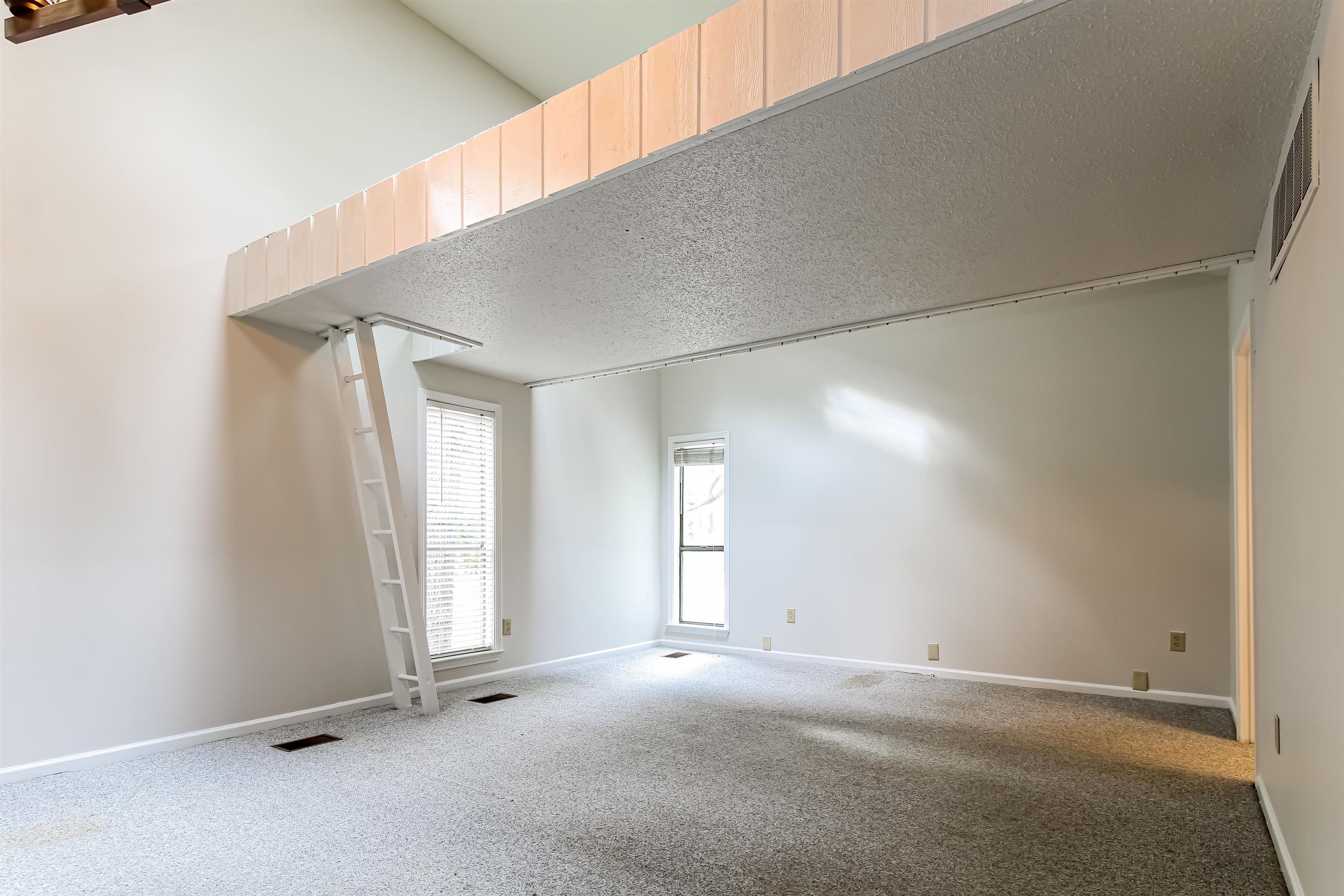 8661 Roundtree Pl Property Photo 5