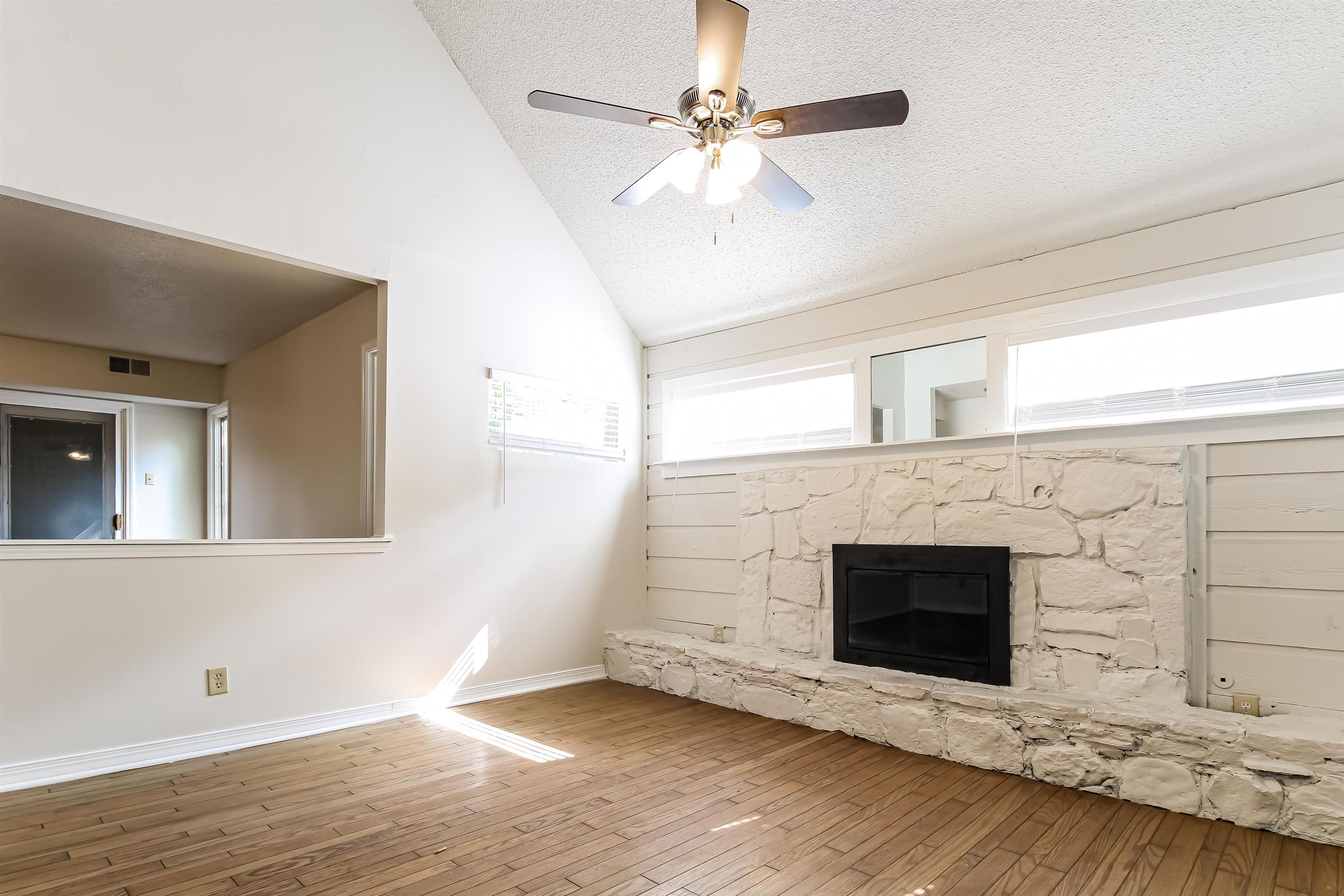 8661 Roundtree Pl Property Photo 6