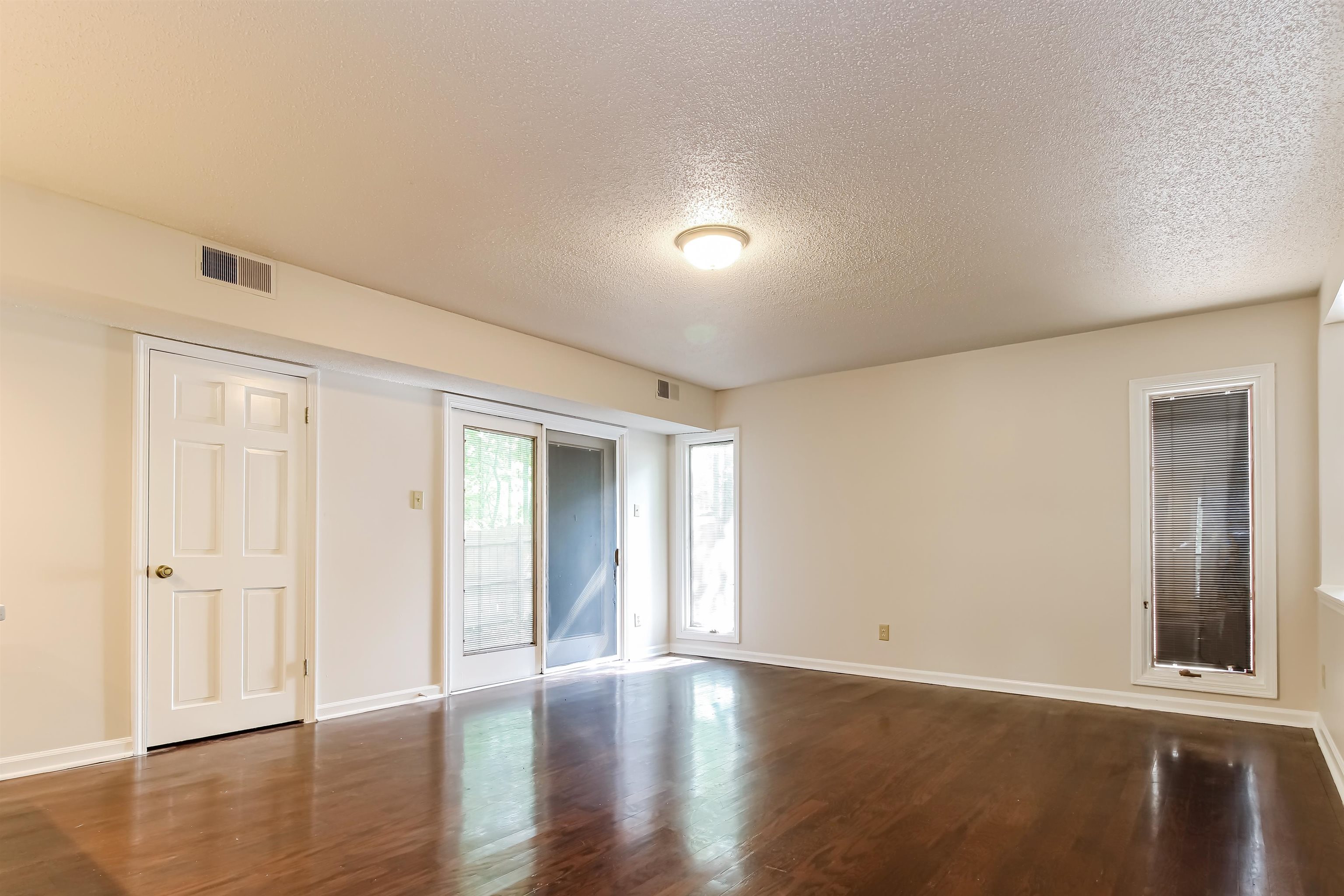 8661 Roundtree Pl Property Photo 7