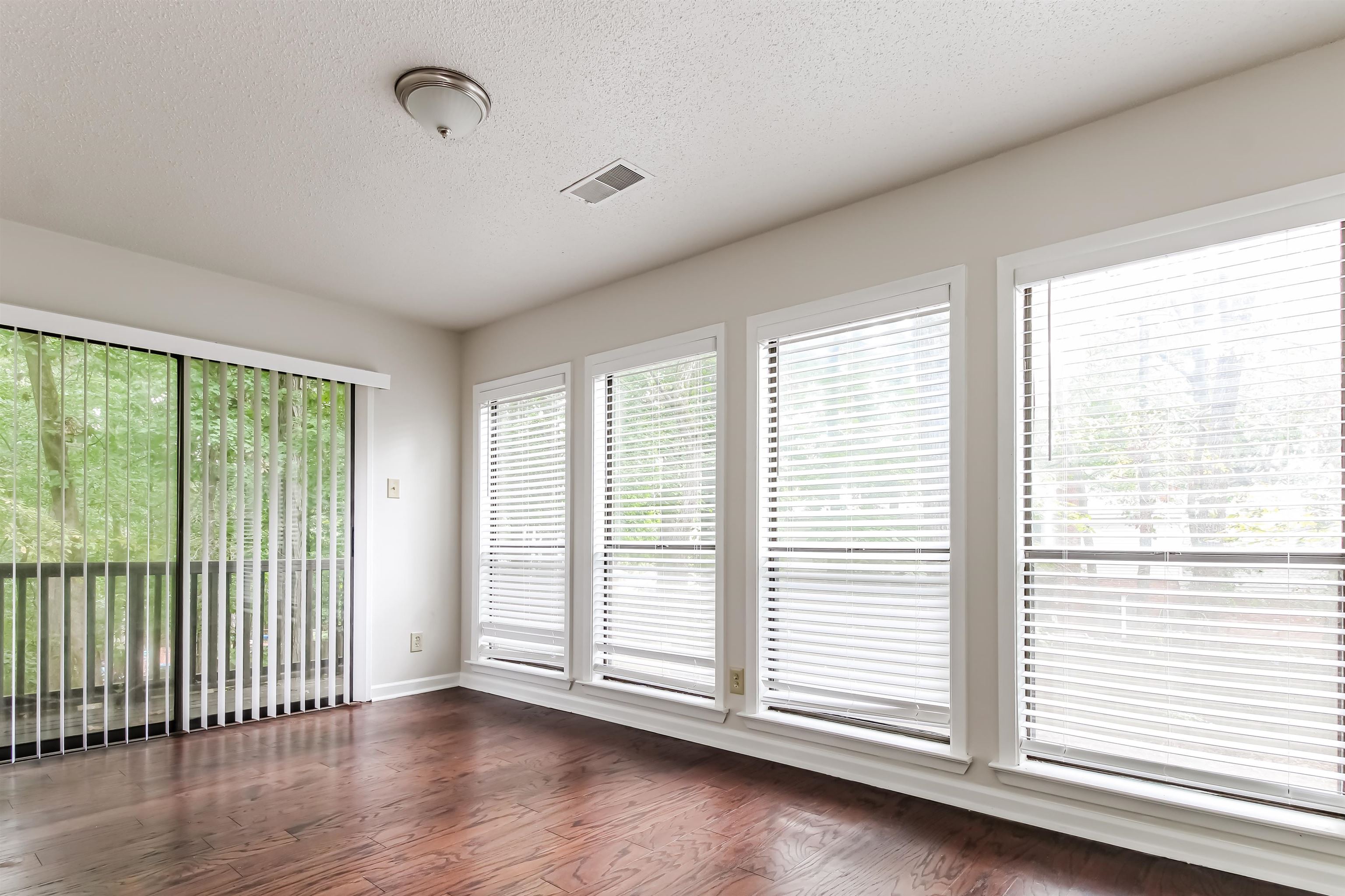 8661 Roundtree Pl Property Photo 9