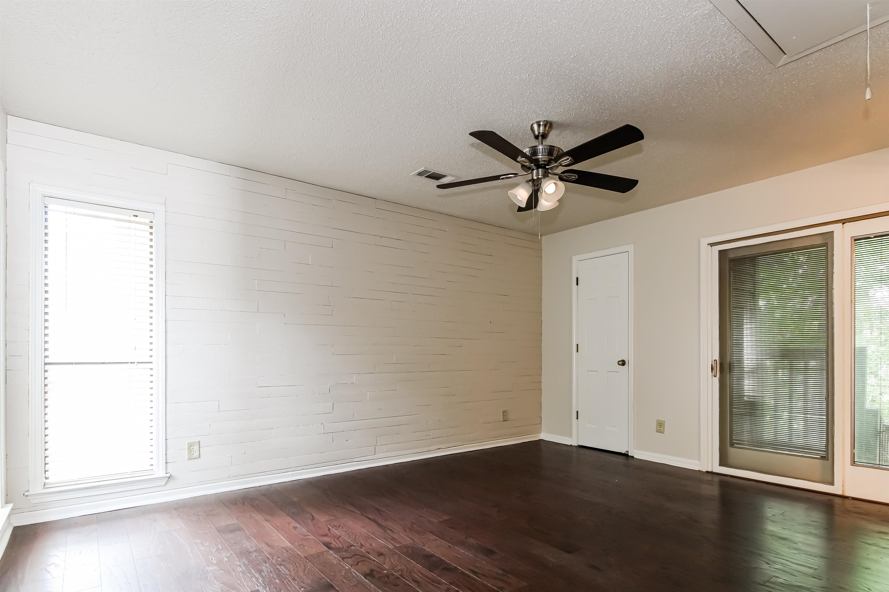 8661 Roundtree Pl Property Photo 10