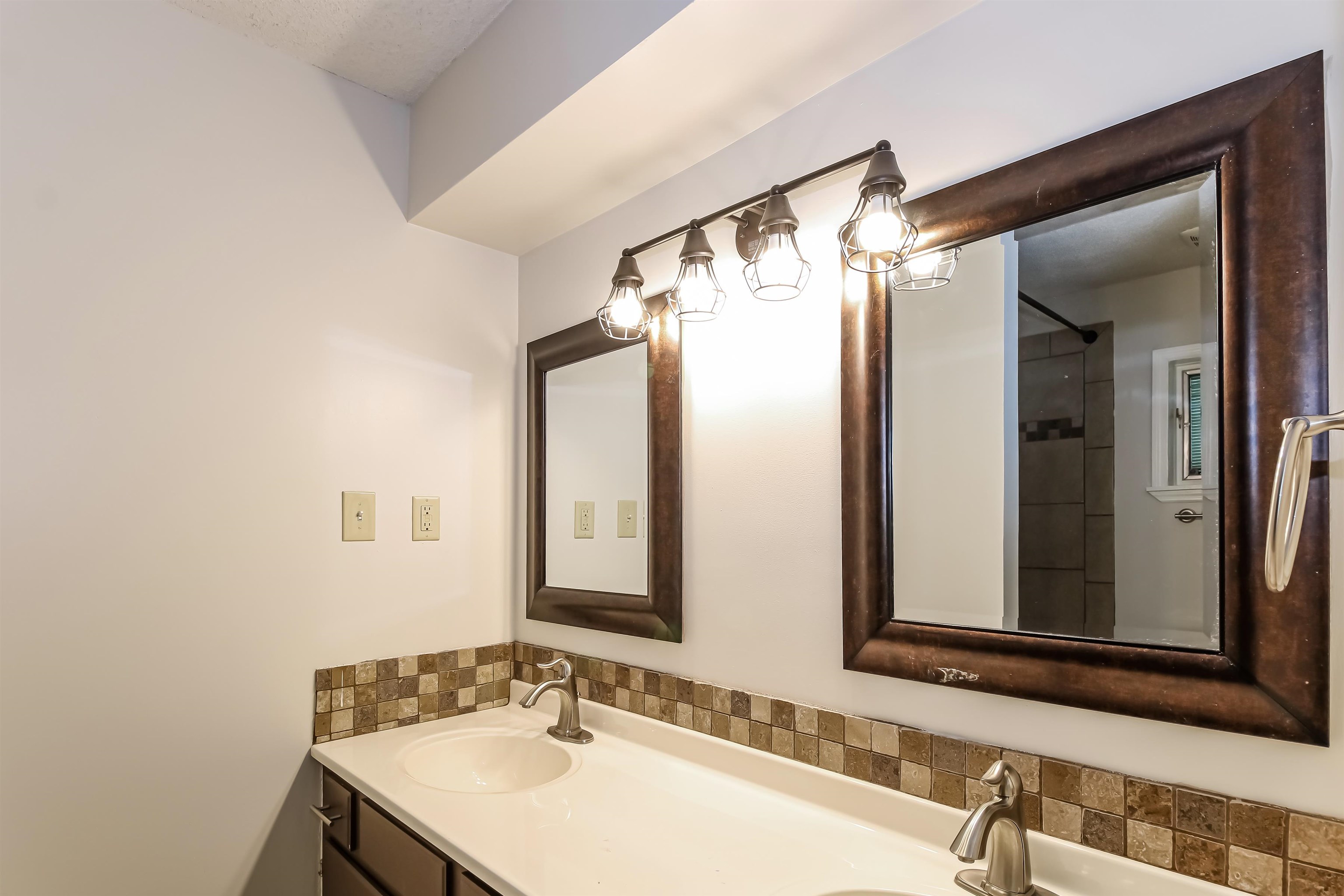 8661 Roundtree Pl Property Photo 11