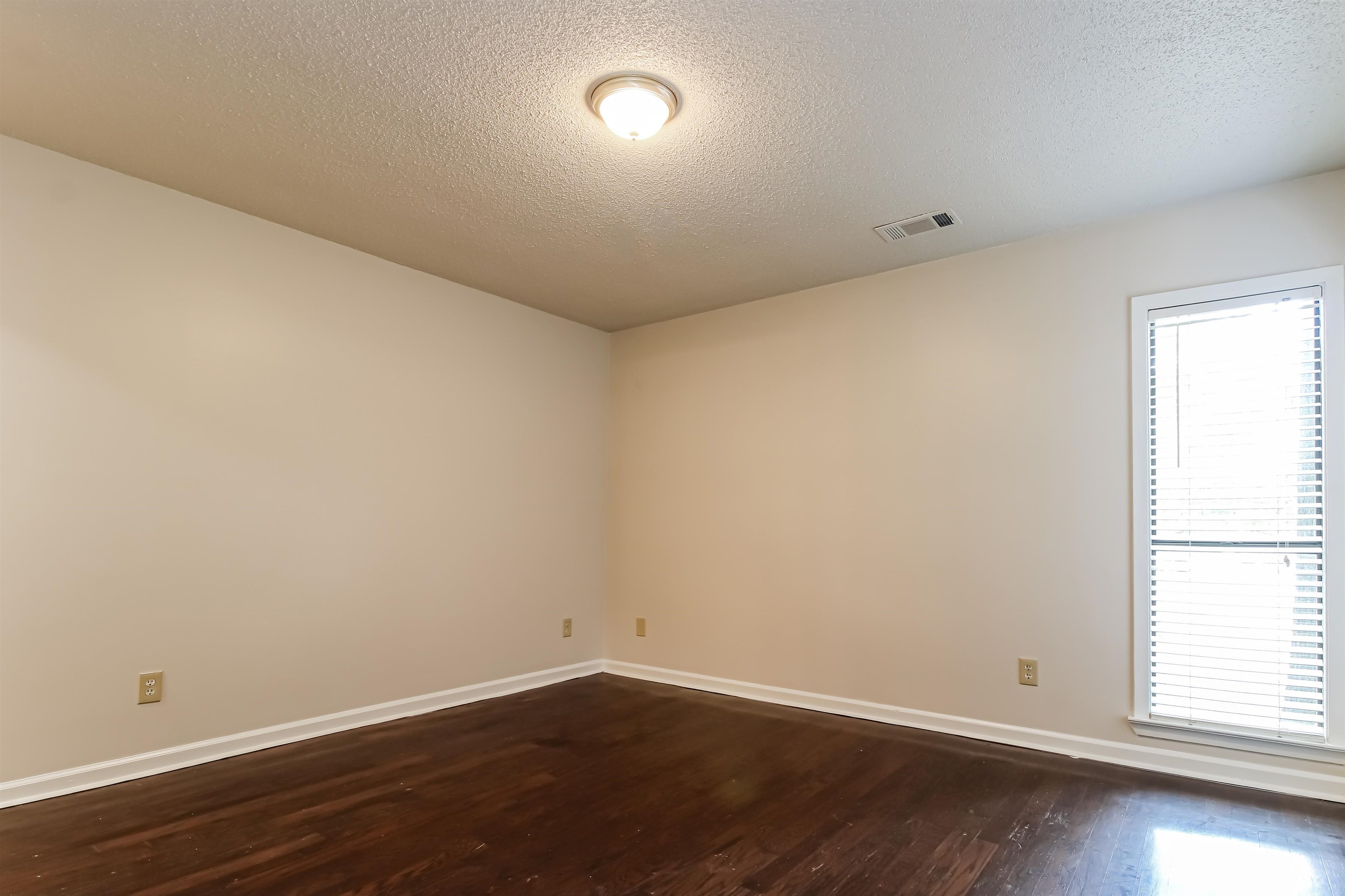 8661 Roundtree Pl Property Photo 12