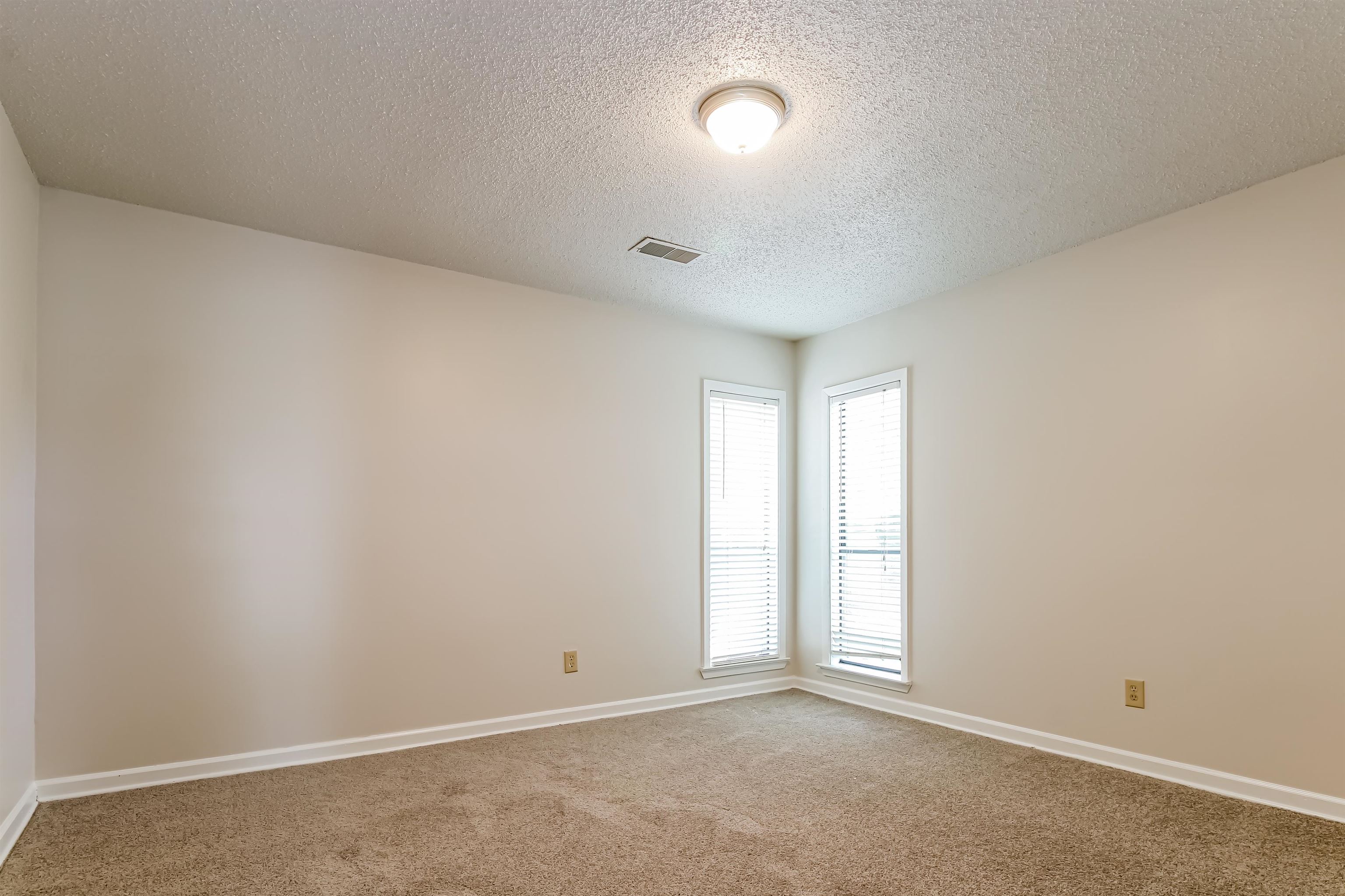 8661 Roundtree Pl Property Photo 13