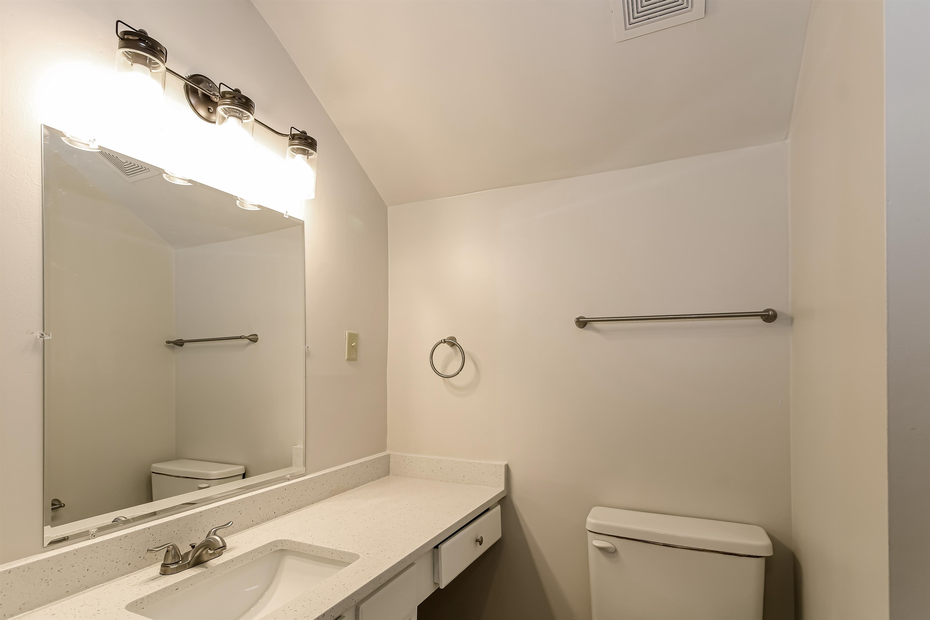 8661 Roundtree Pl Property Photo 14