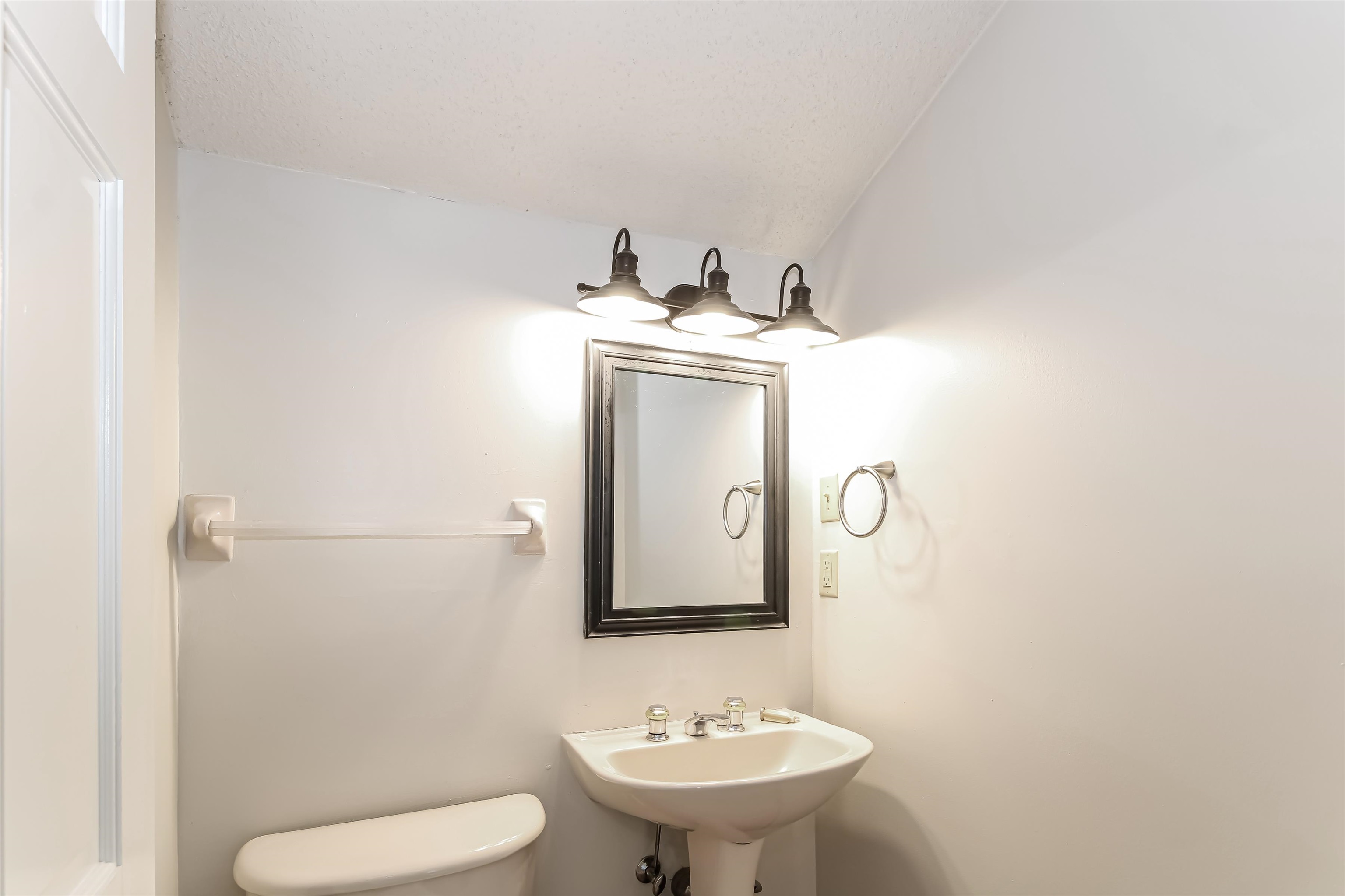 8661 Roundtree Pl Property Photo 15