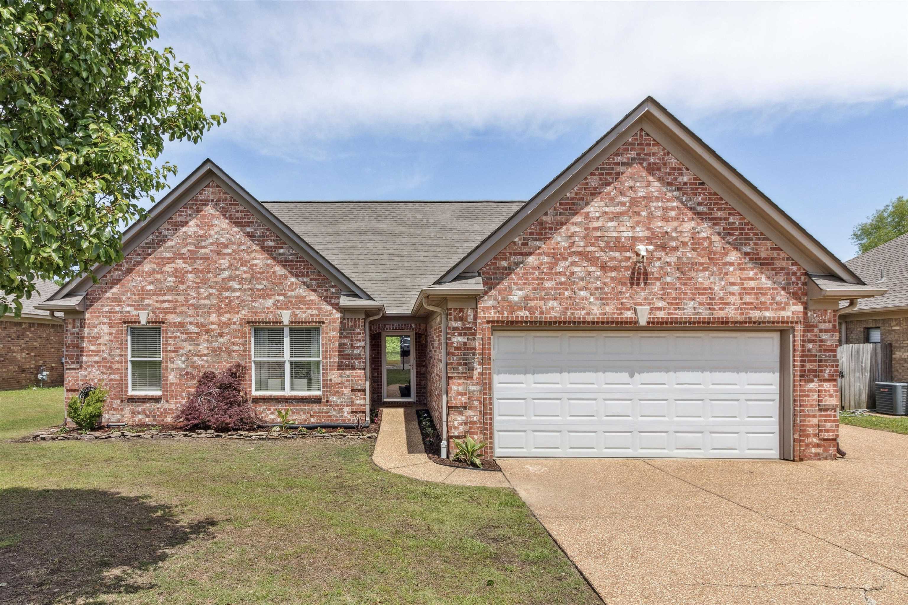 310 Mossy Springs Dr Property Photo 1