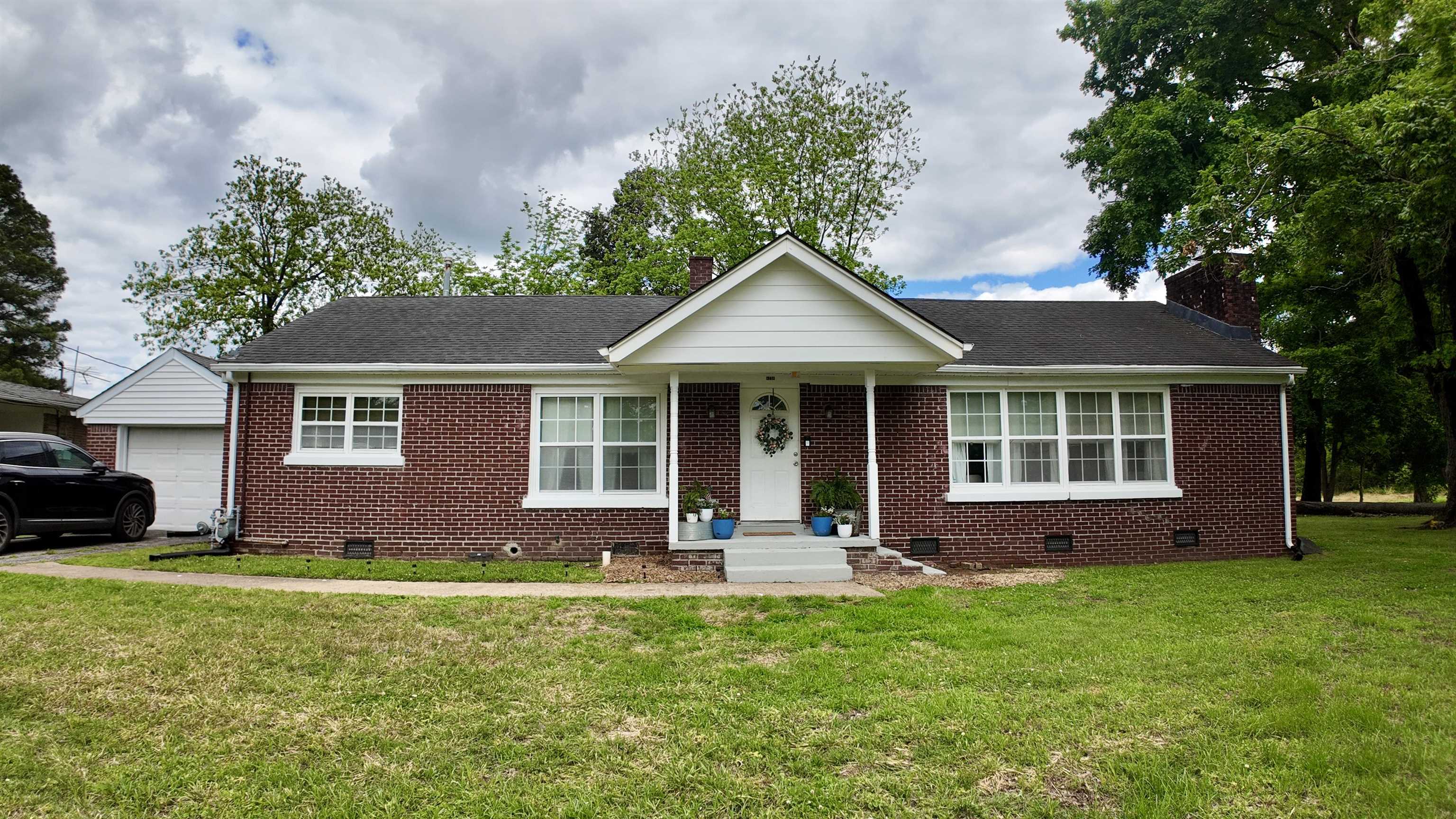 8738 Greenhill Rd Property Photo 1