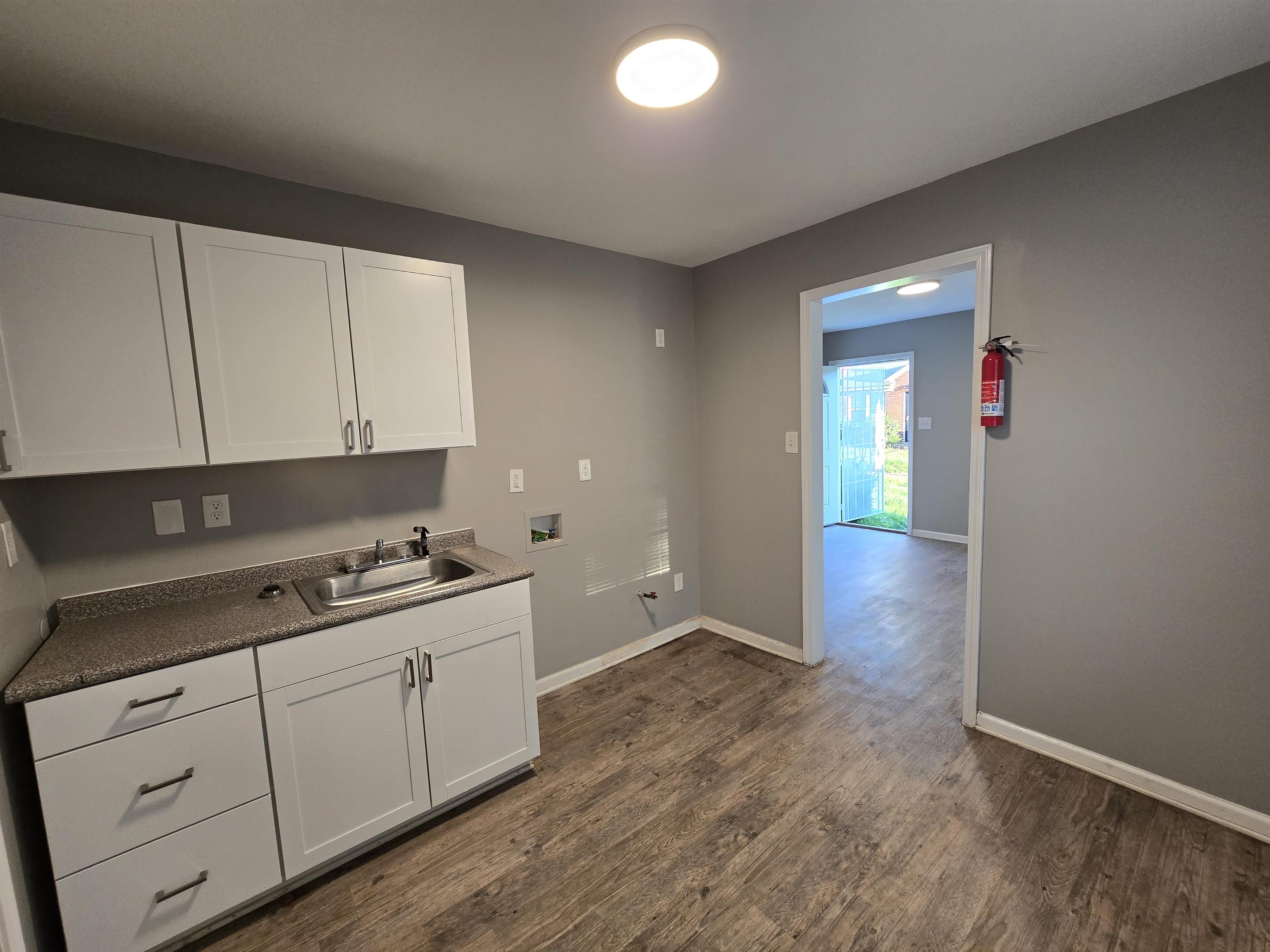 1572 Hanauer St Property Photo 8