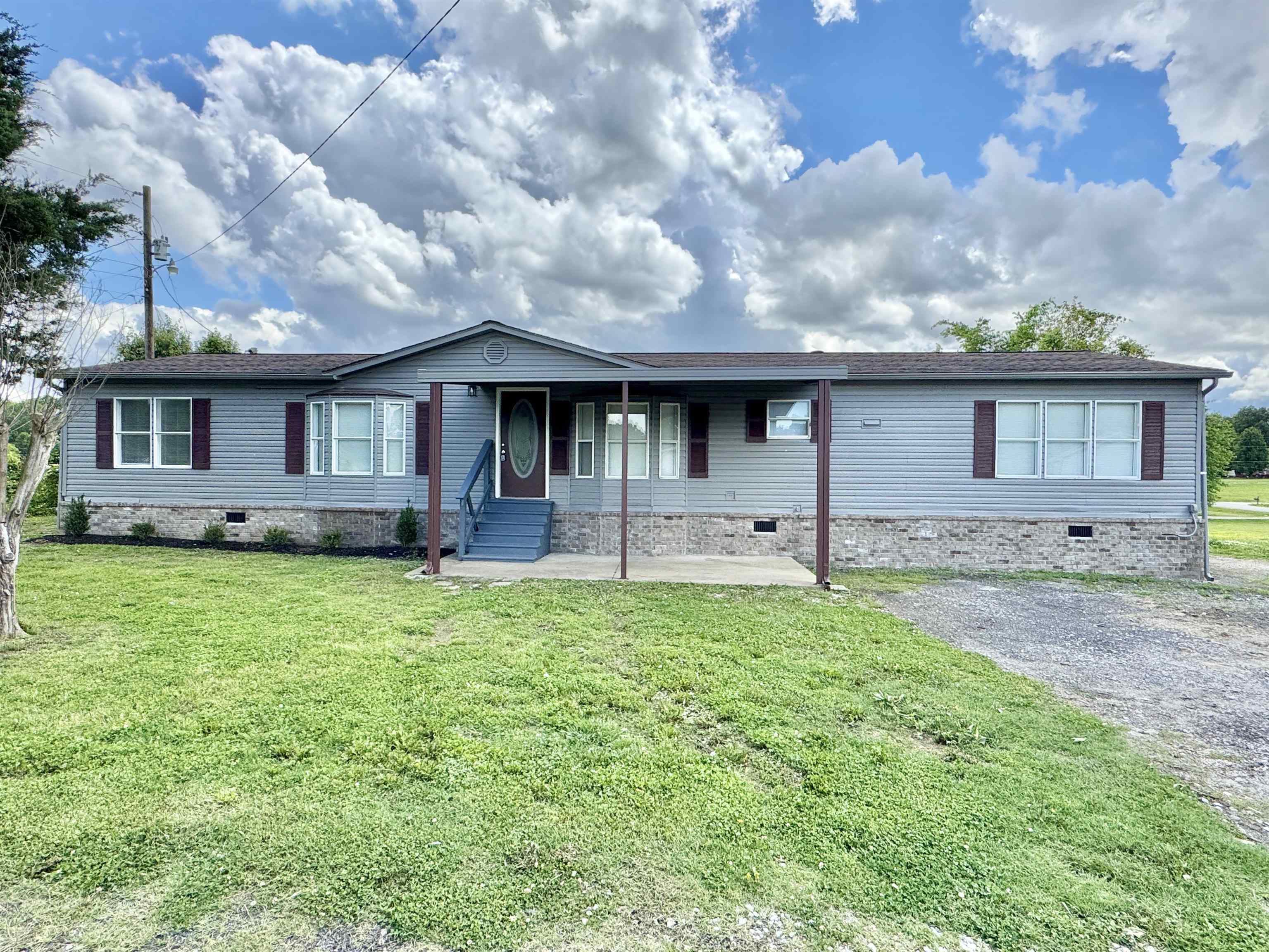 841 Simmons Rd Property Photo 1