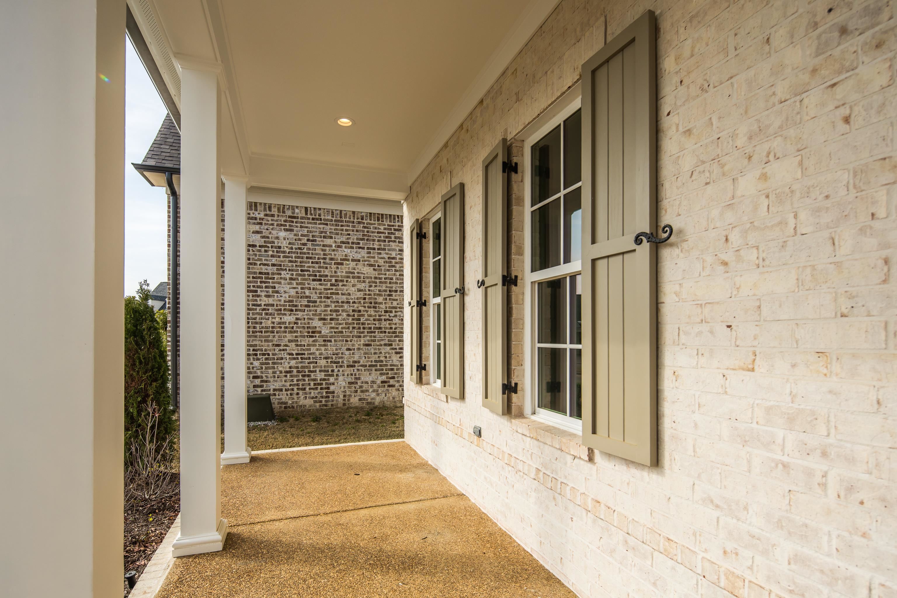 100 Rambling Rex Trl Property Photo 3