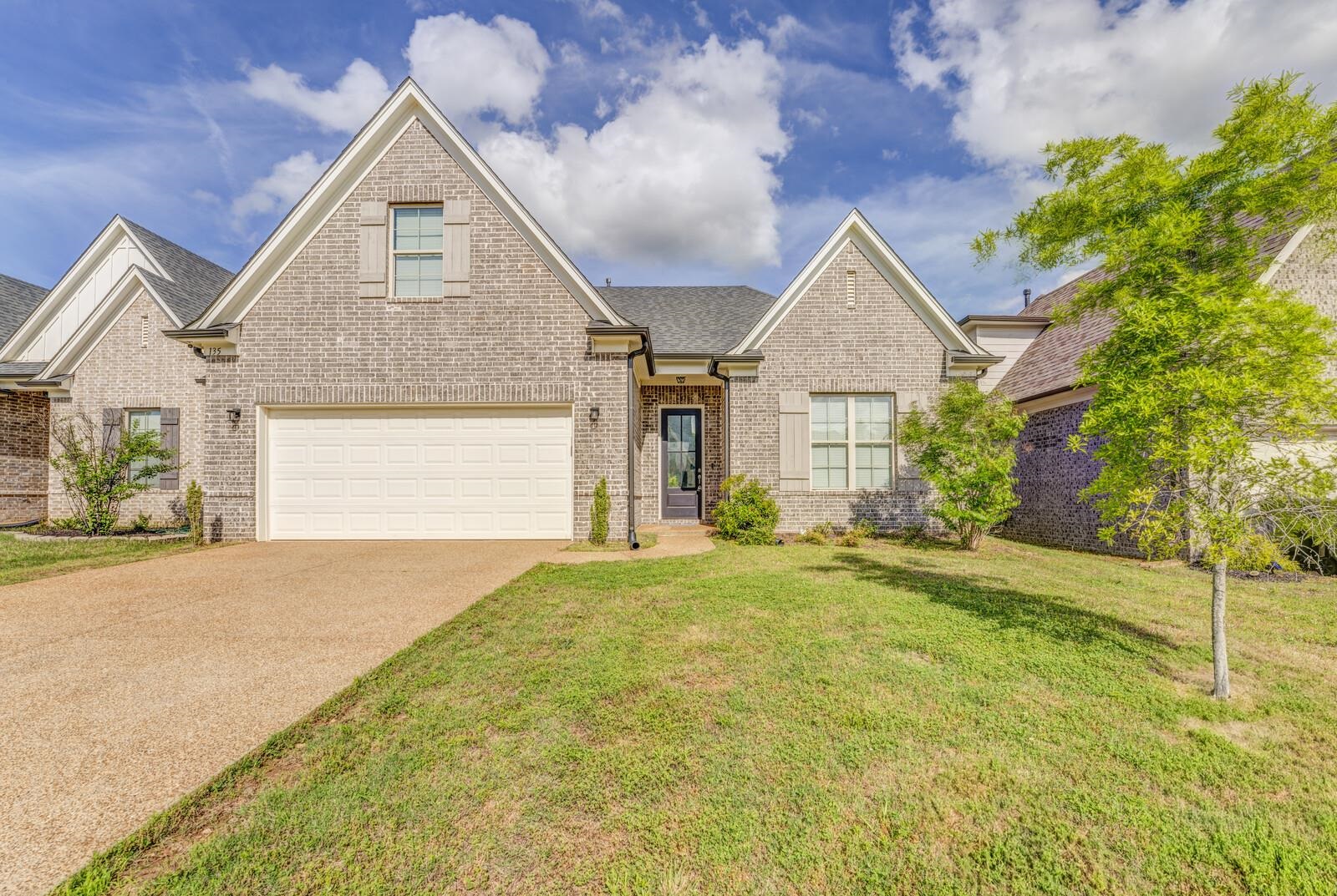 135 Briar Hollow Ln Property Photo 1