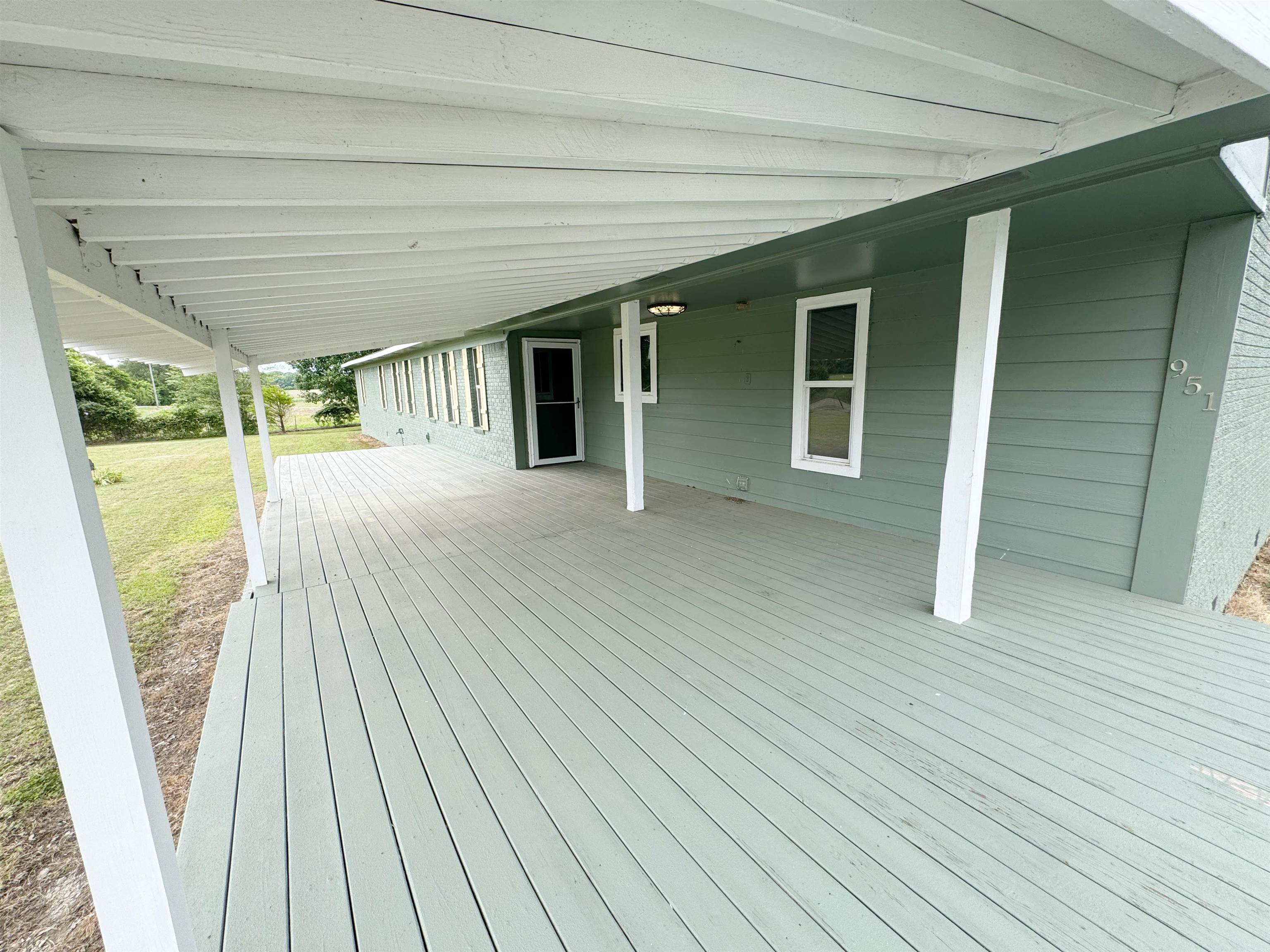 951 Sloan Rd Property Photo 3