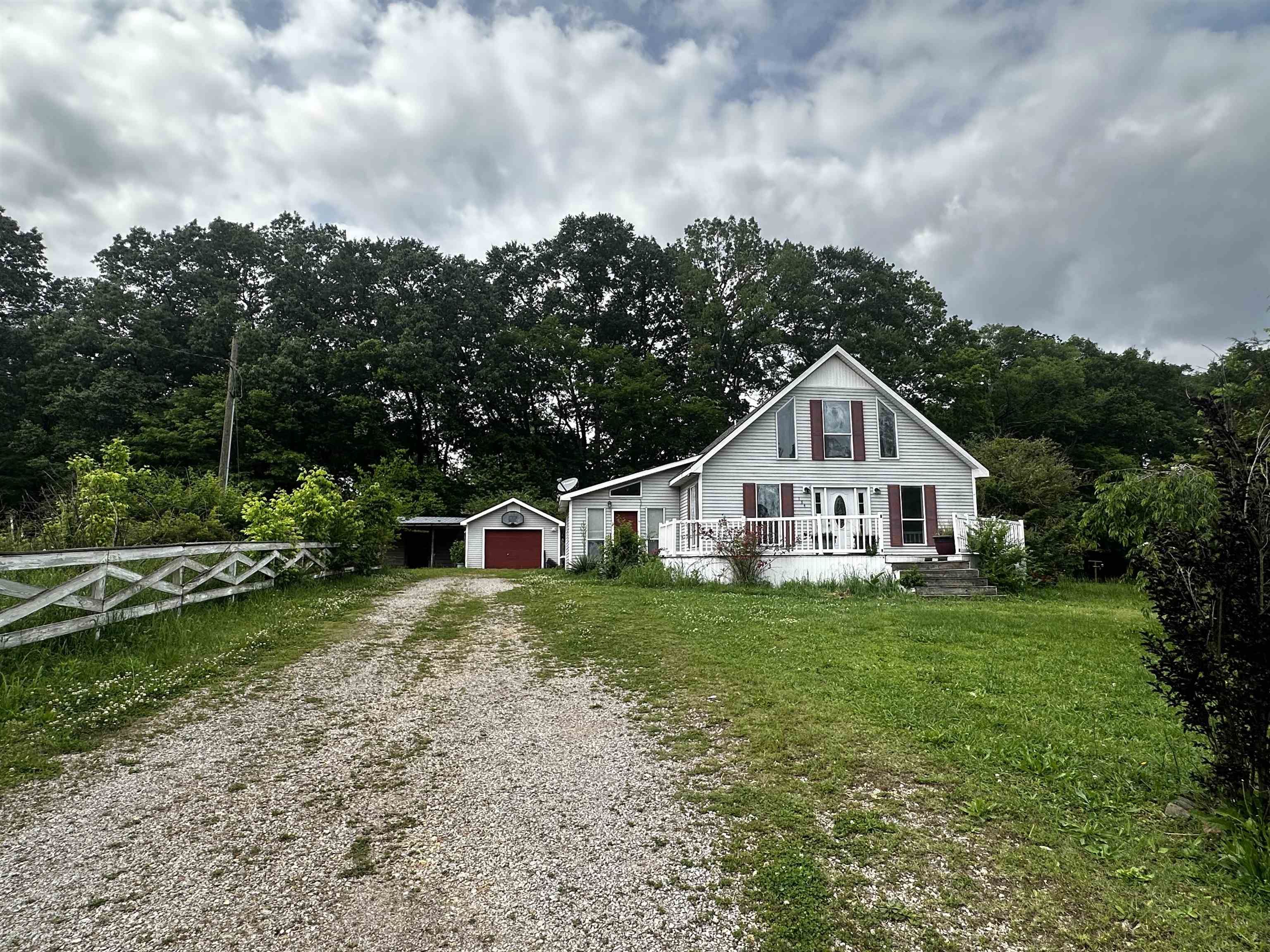 134 Horse Creek Rd Property Photo 2