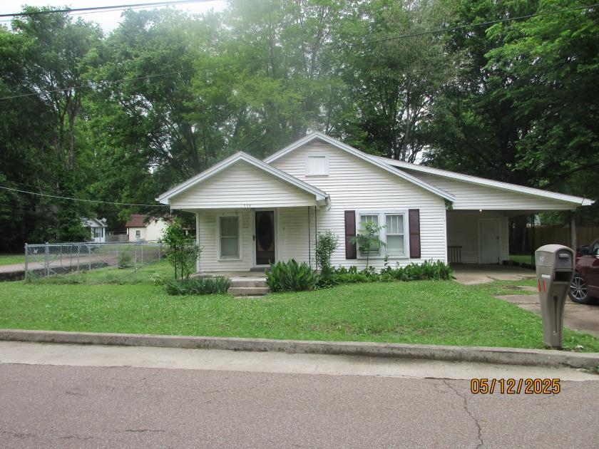 234 E Sherrod Ave Property Photo 1