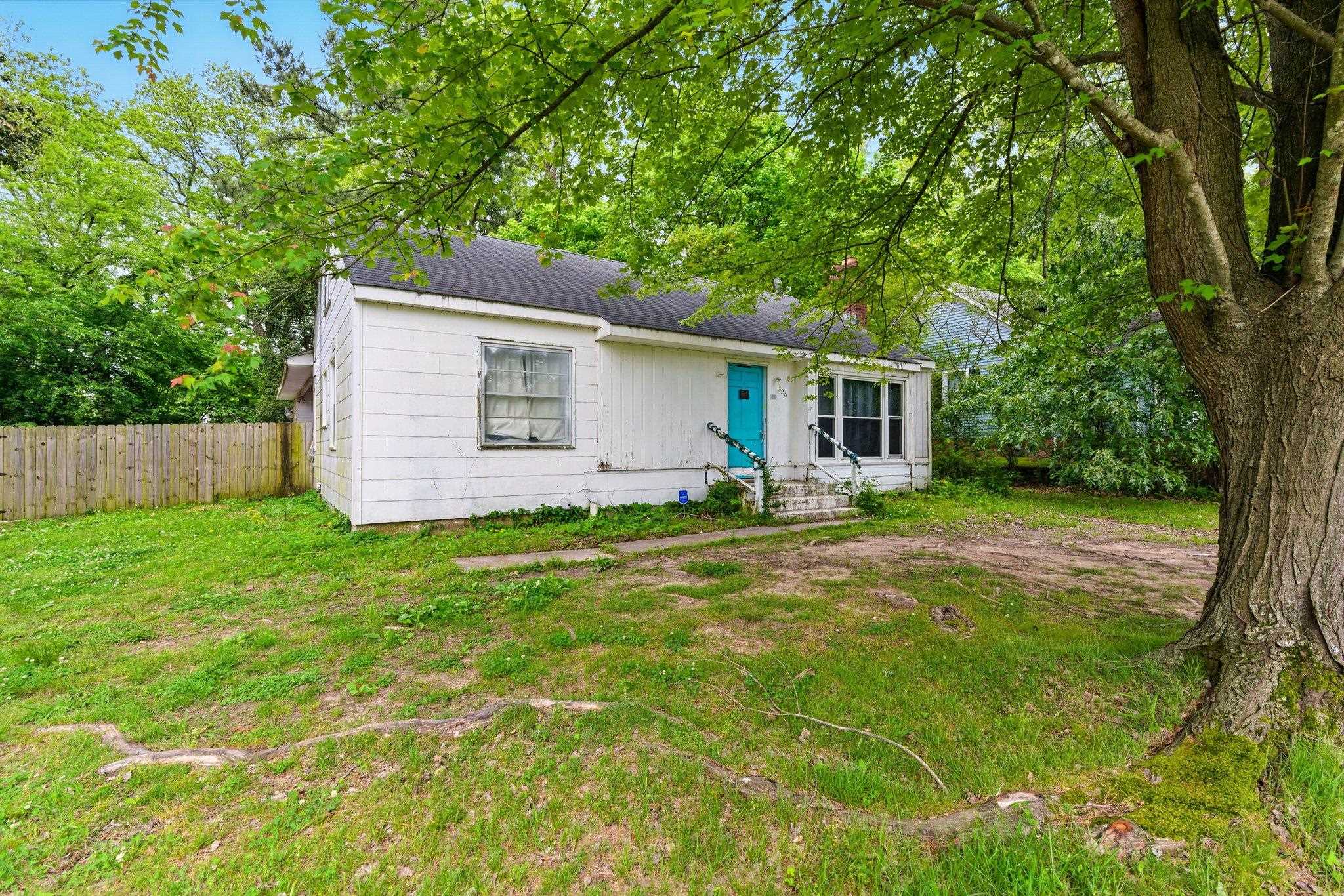 826 Douglas St Property Photo 1