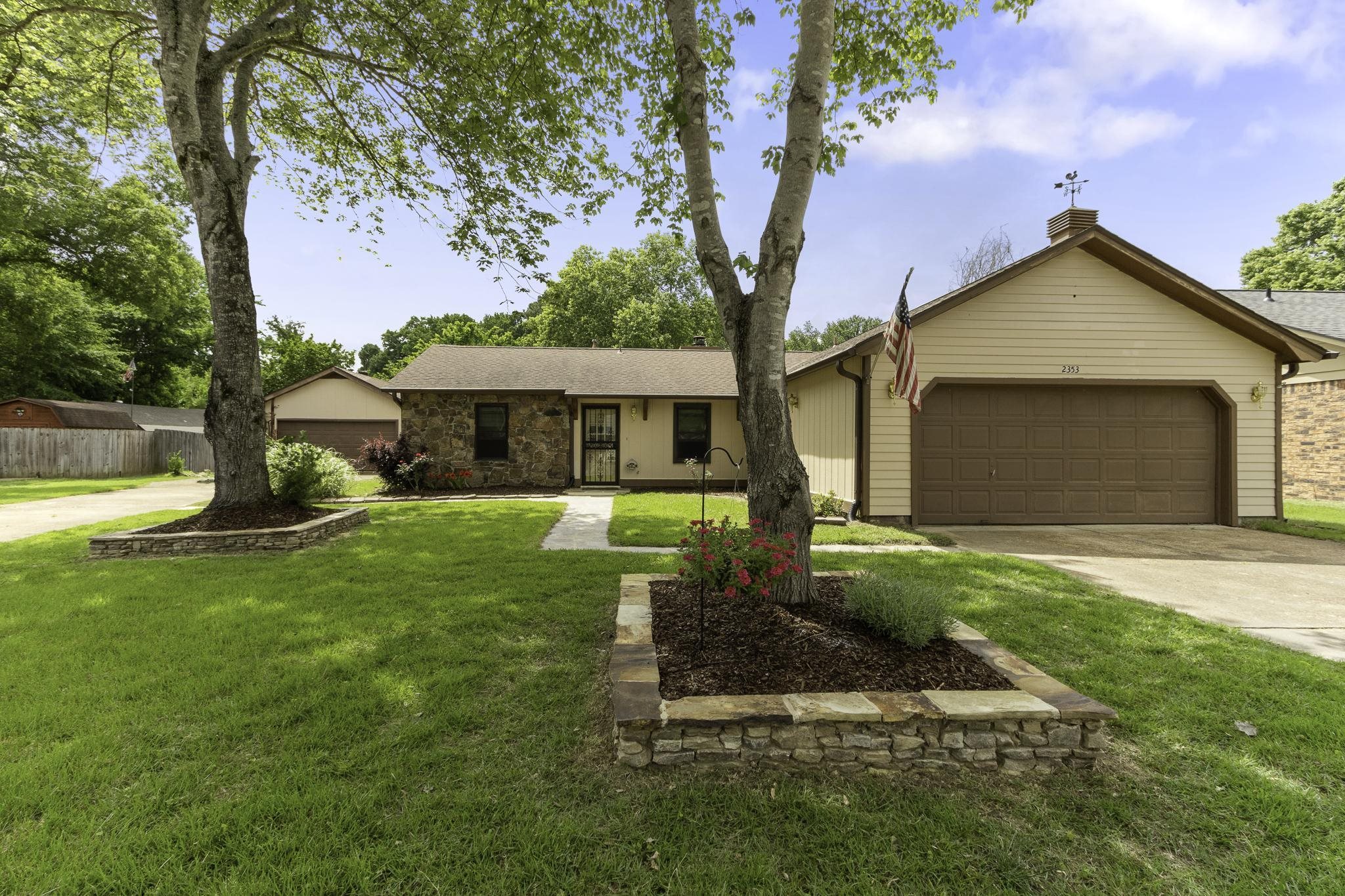 2353 West Monica Dr Property Photo 1