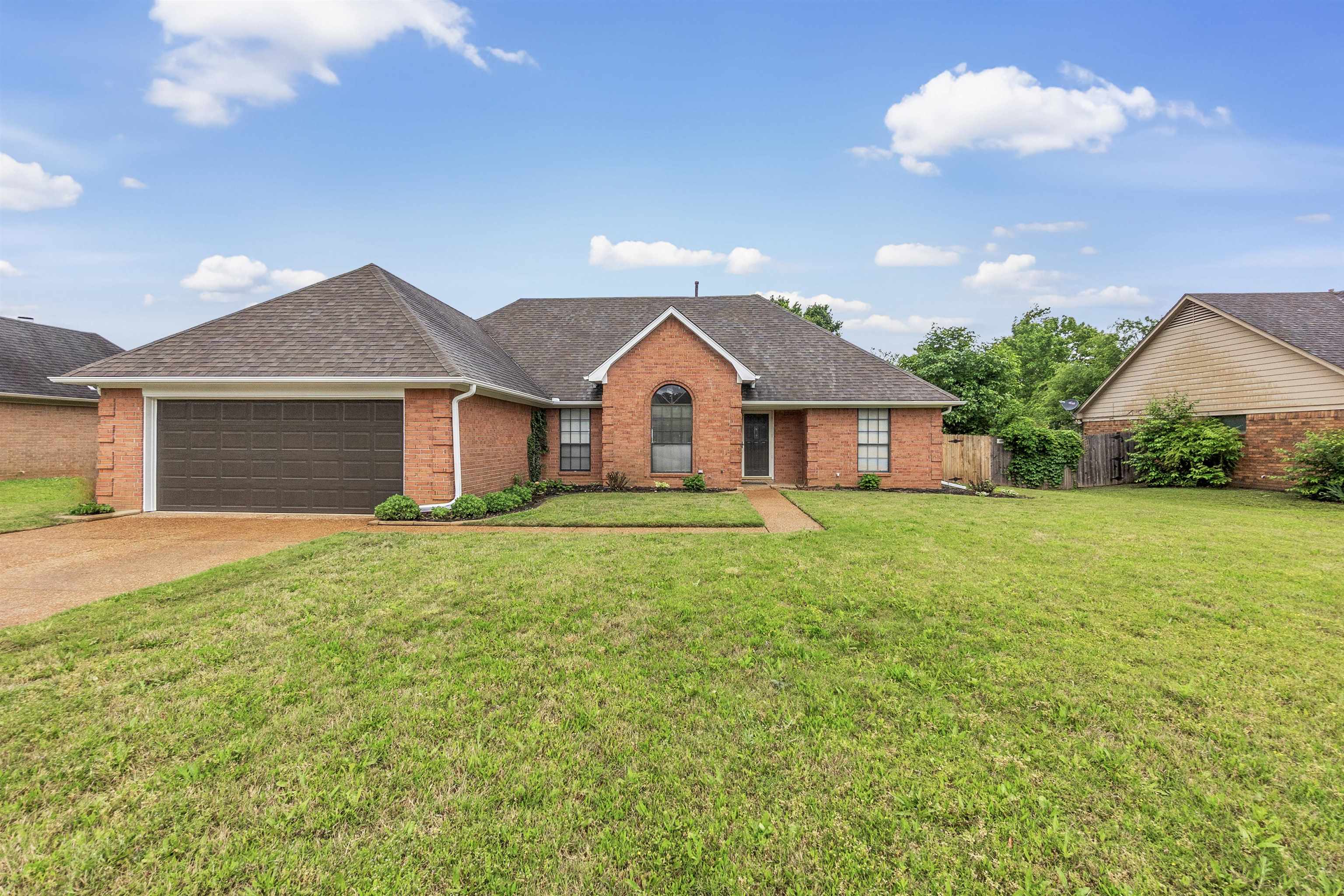 3715 Oakmoor Cir Property Photo 1